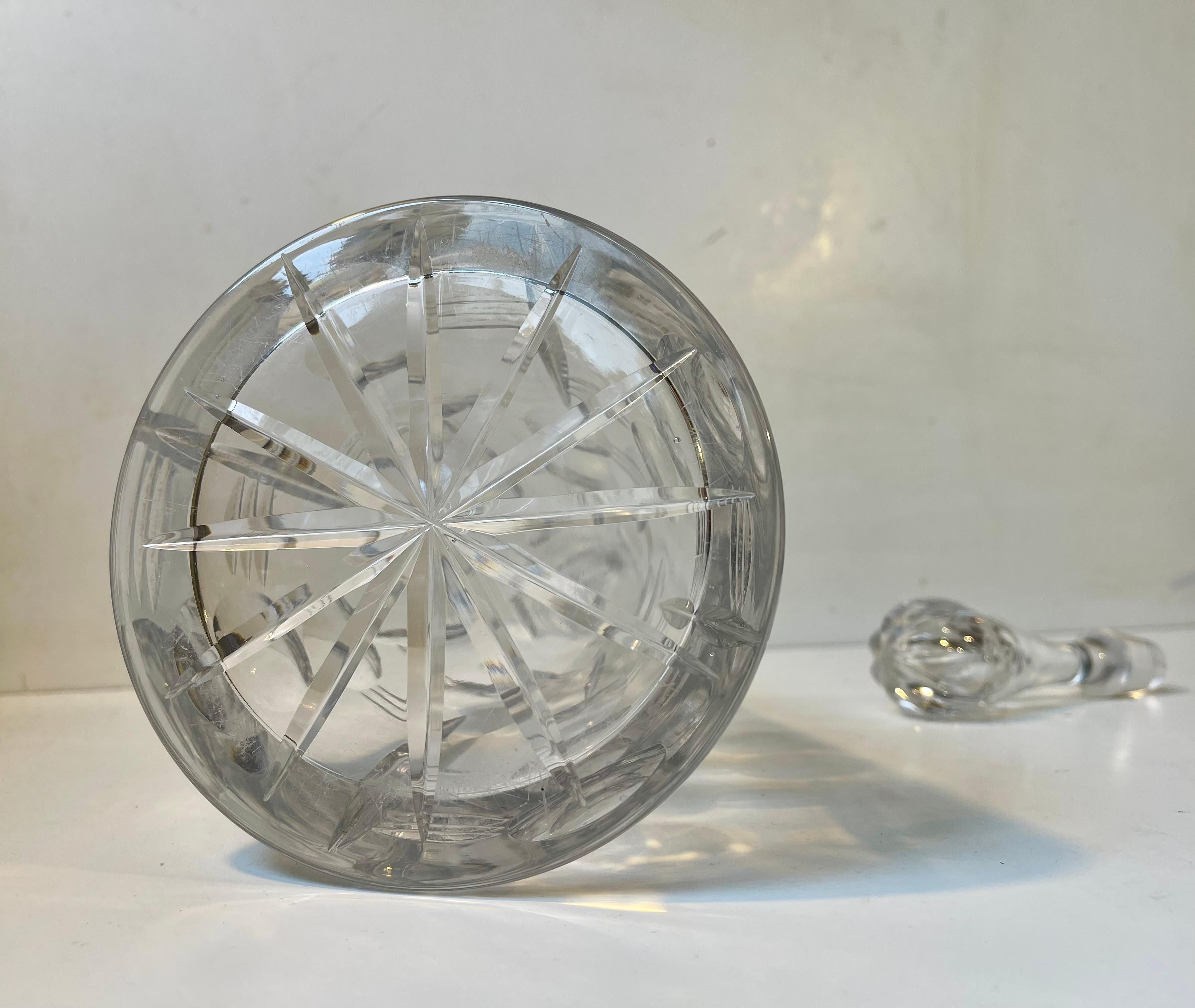 Decantador Alto Cónico de Cristal Tallado Art Decó de Holmegaard siglo XX en venta