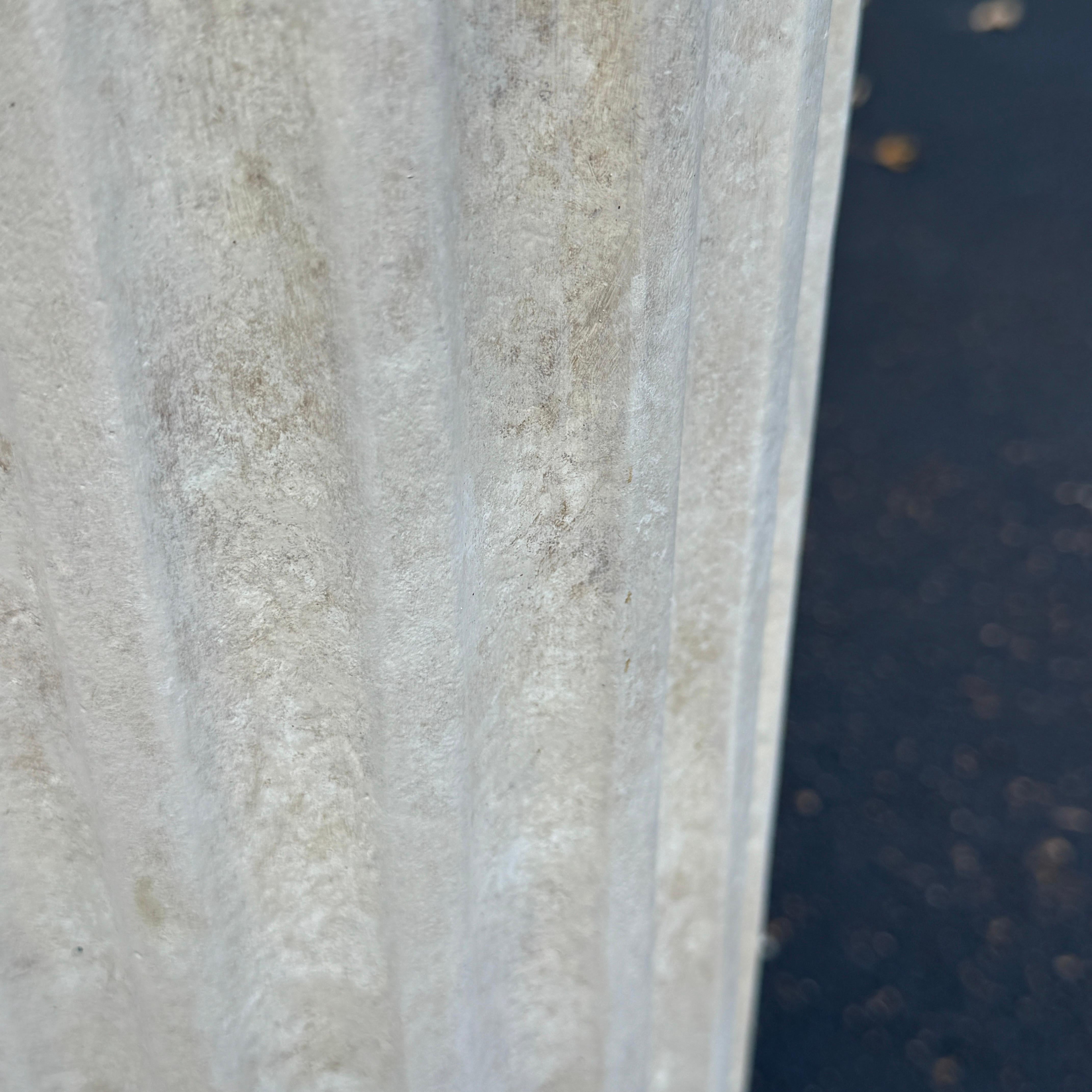 Piantana con colonna corinzia dipinta in gesso e gesso in vendita 2