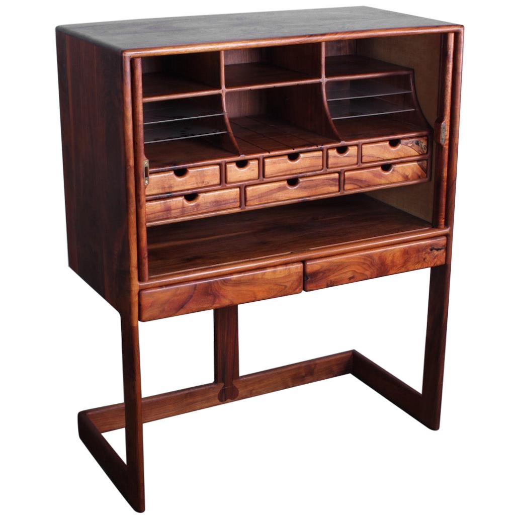 Grand cabinet d'artisanat de Robert et Joanne Herzog en vente