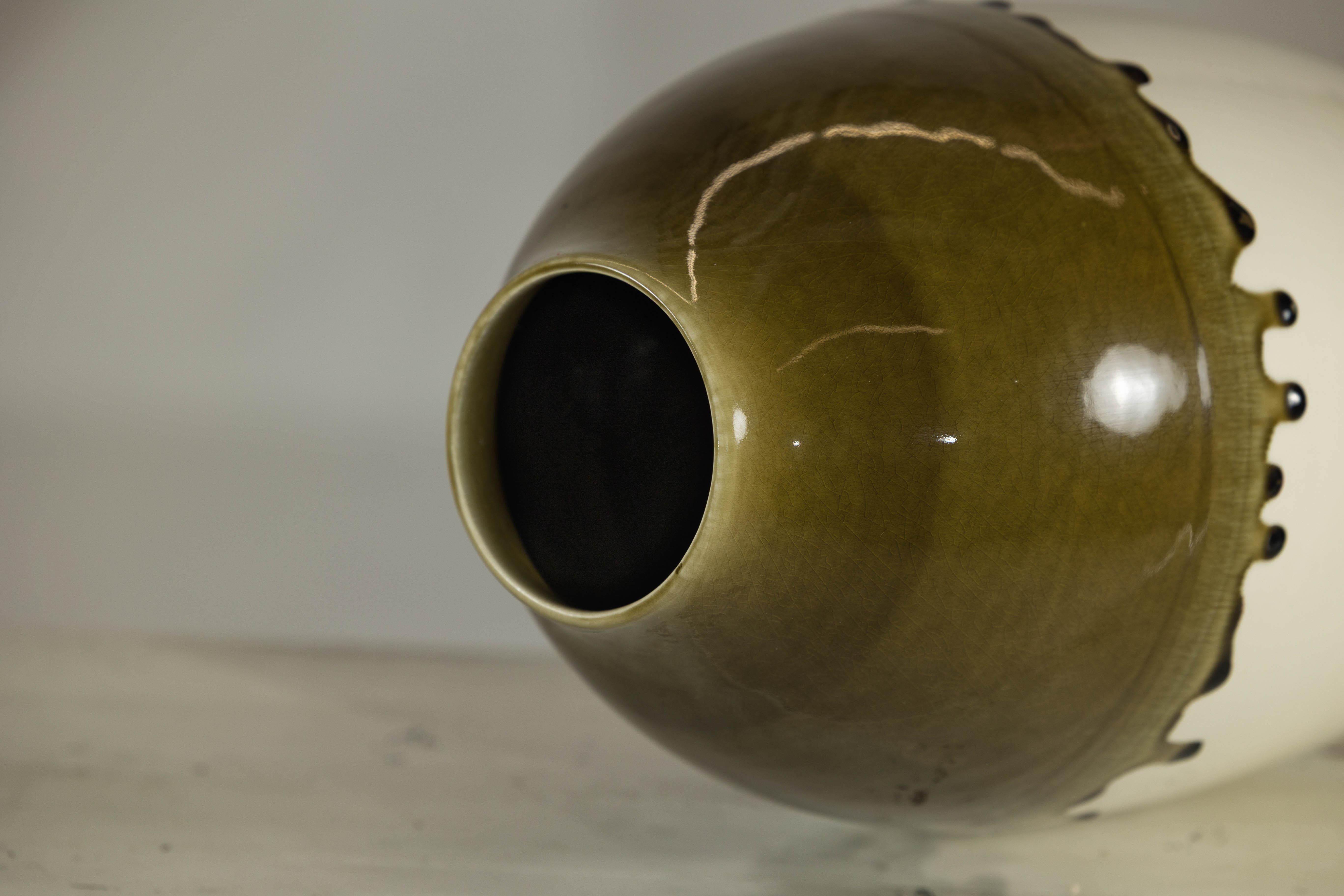 Tall Cream and Olive Glazed Artisan Vase with Expressive Drip Rim in vendita 6