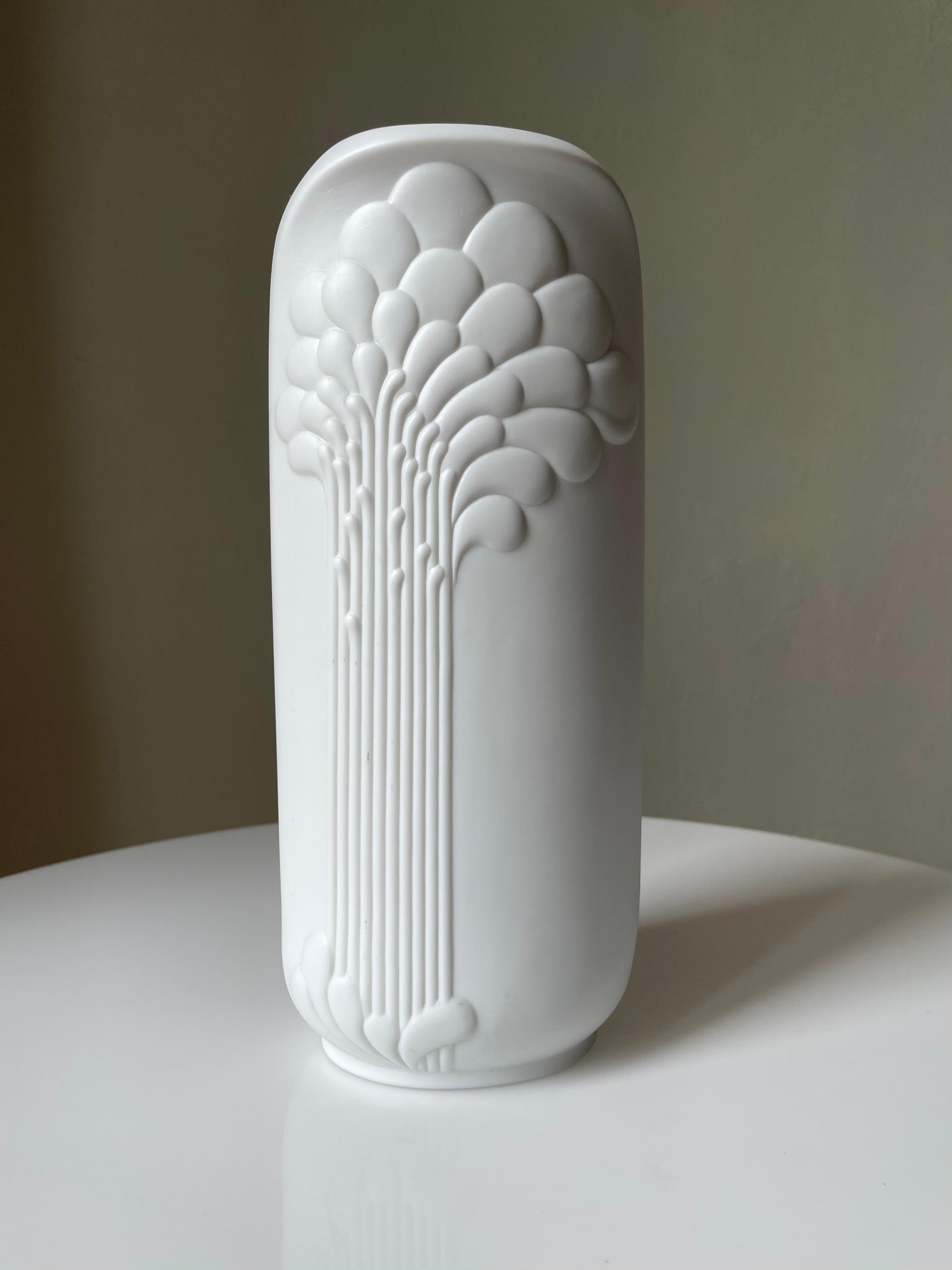 Michaela Frey for Kaiser Tall White Art Deco Bisque Porcelain Vase, 1960s For Sale 1