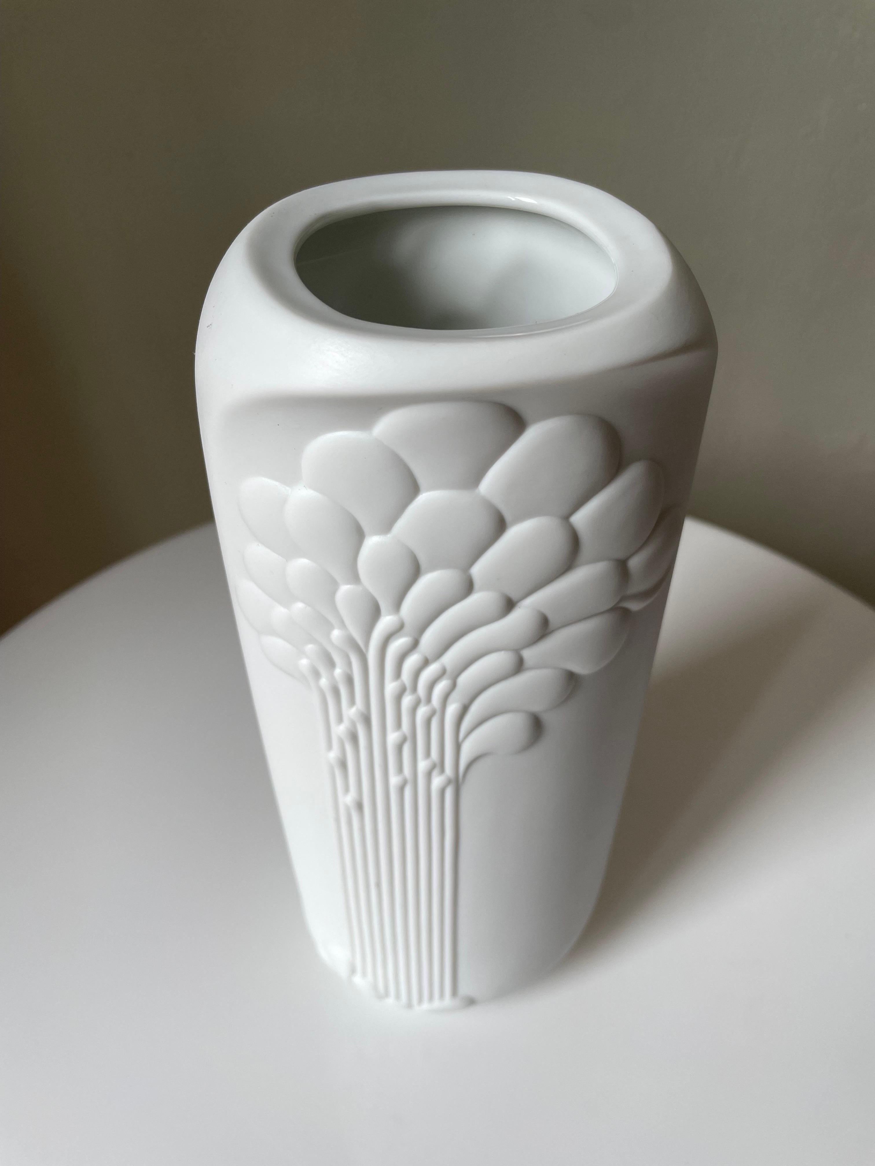 Michaela Frey for Kaiser Tall White Art Deco Bisque Porcelain Vase, 1960s For Sale 2