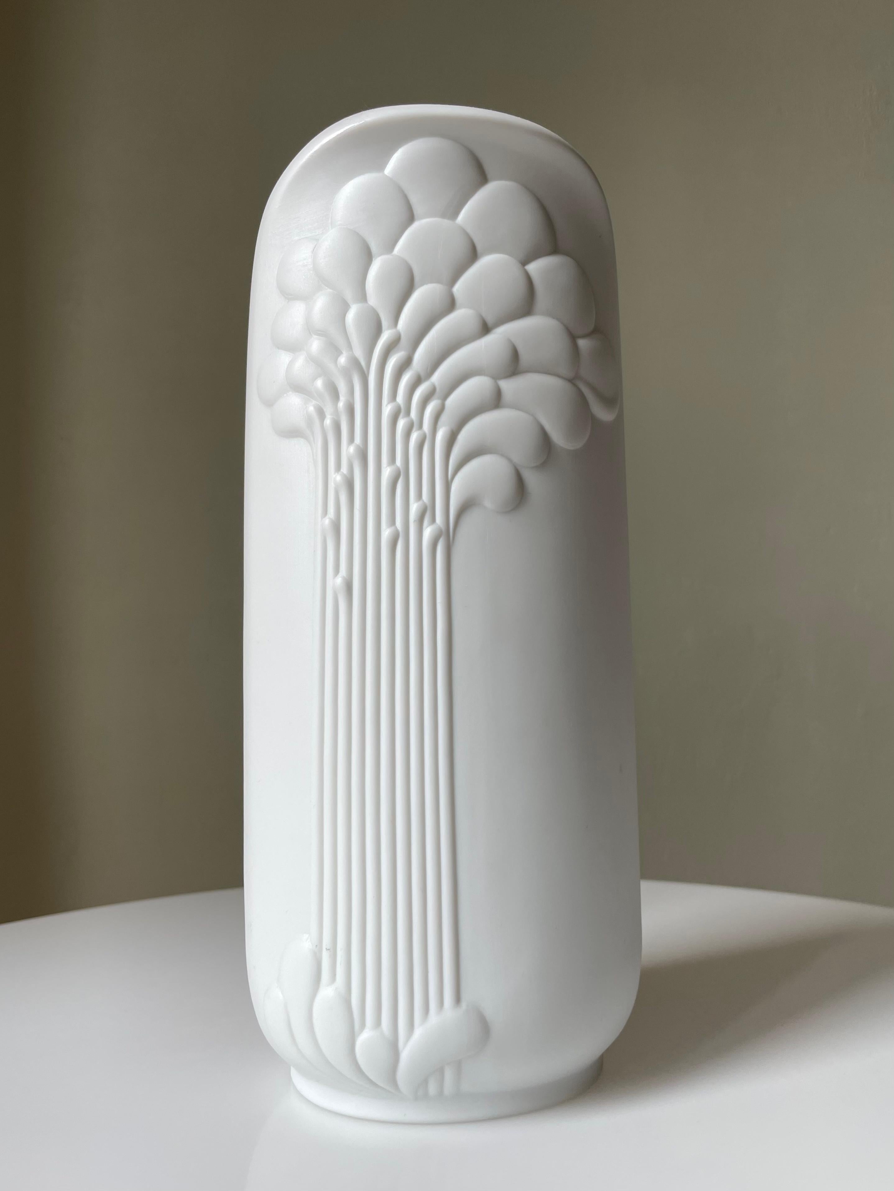 Porcelaine Grand vase blanc Art Déco en porcelaine bisque Michaela Frey pour Kaiser, années 1960 en vente