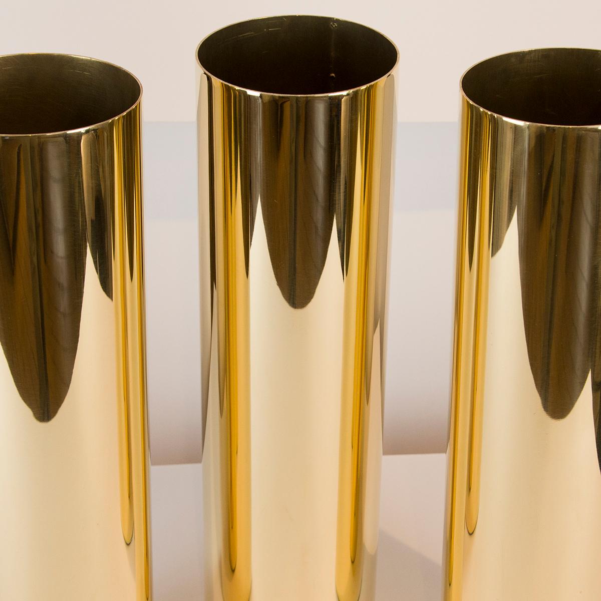 Mid-Century Modern Grand vase cylindrique en laiton « Single » en vente