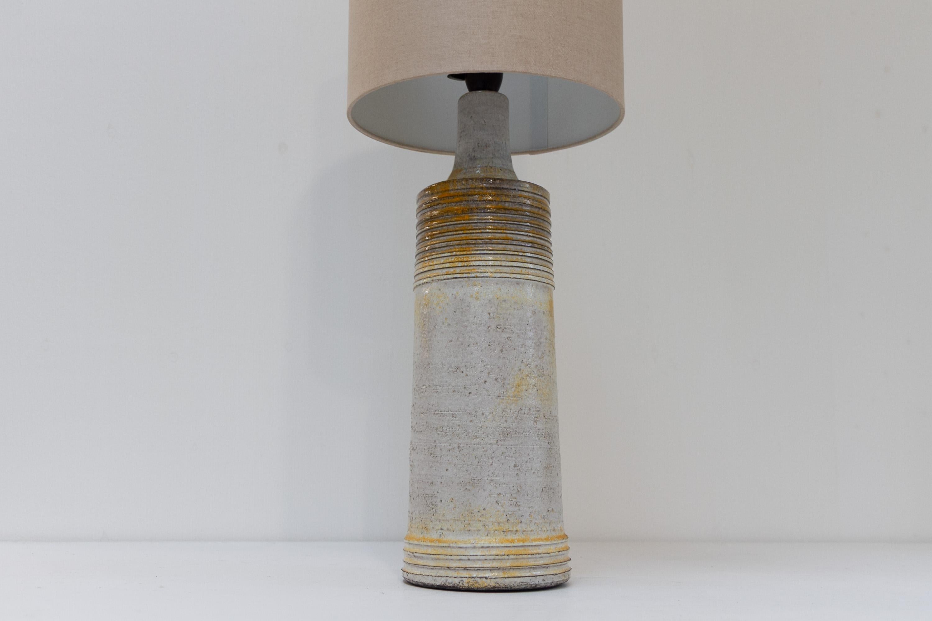 Grande lampe de table danoise en grès du milieu du siècle par Frimann, 1970. en vente 3