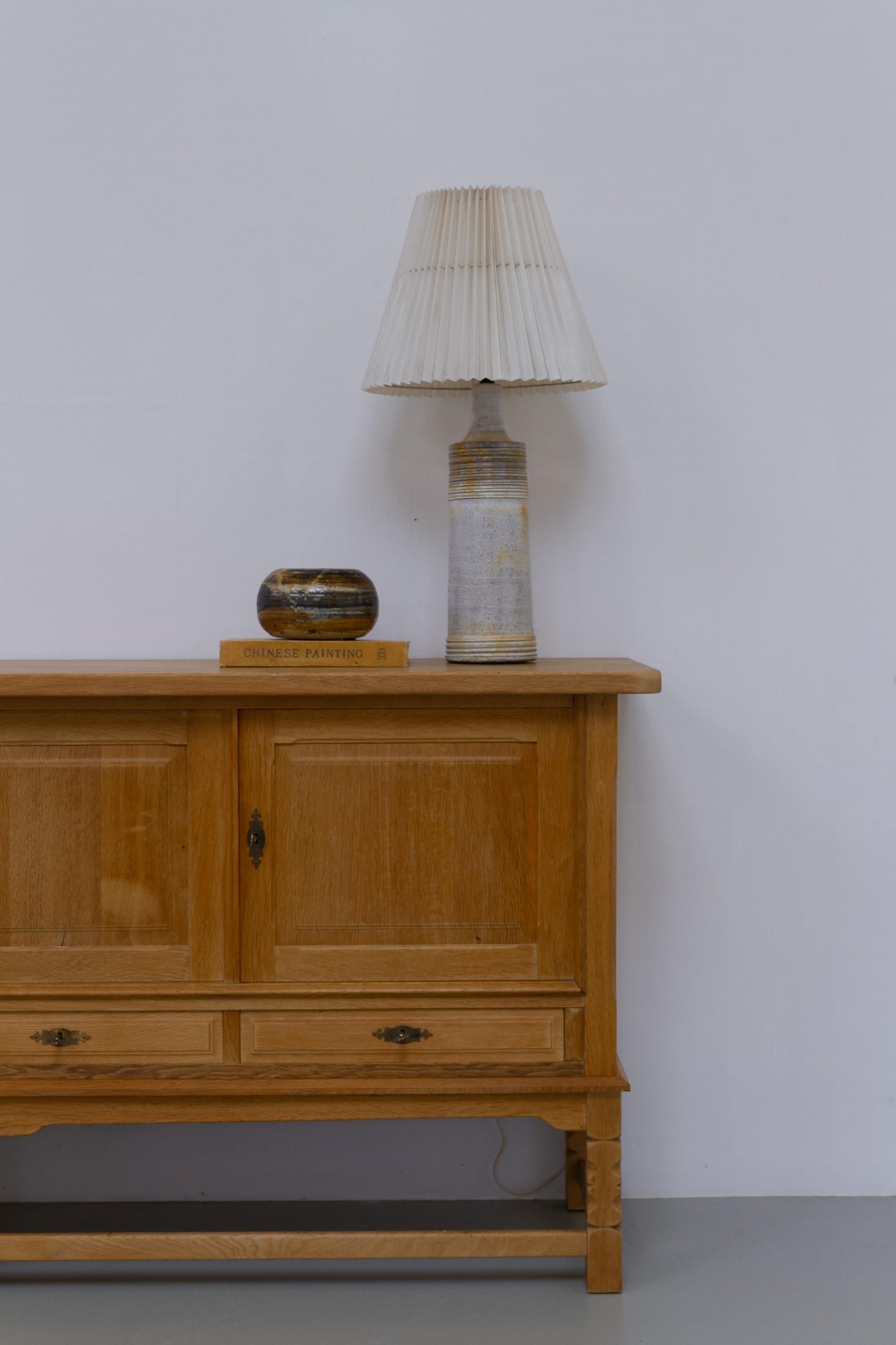 Mid-Century Modern Grande lampe de table danoise en grès du milieu du siècle par Frimann, 1970. en vente