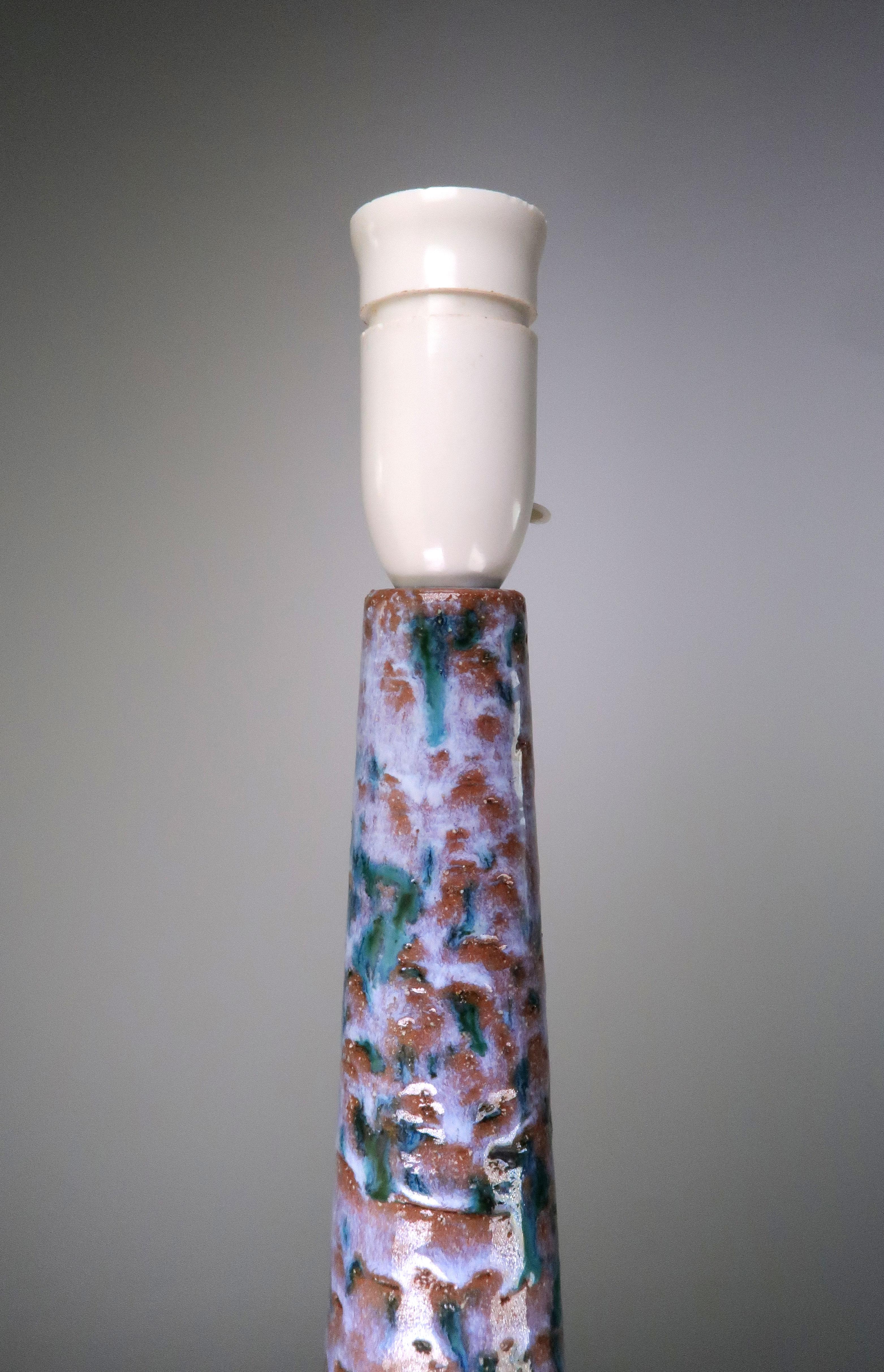 Peint à la main Grande lampe de bureau moderniste en céramique multicolore, 1971 en vente
