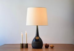 Große dänische Palshus-Skulptur-Tischlampe mit dunkelblauer Glasur, Moderne Keramik, 1960er Jahre