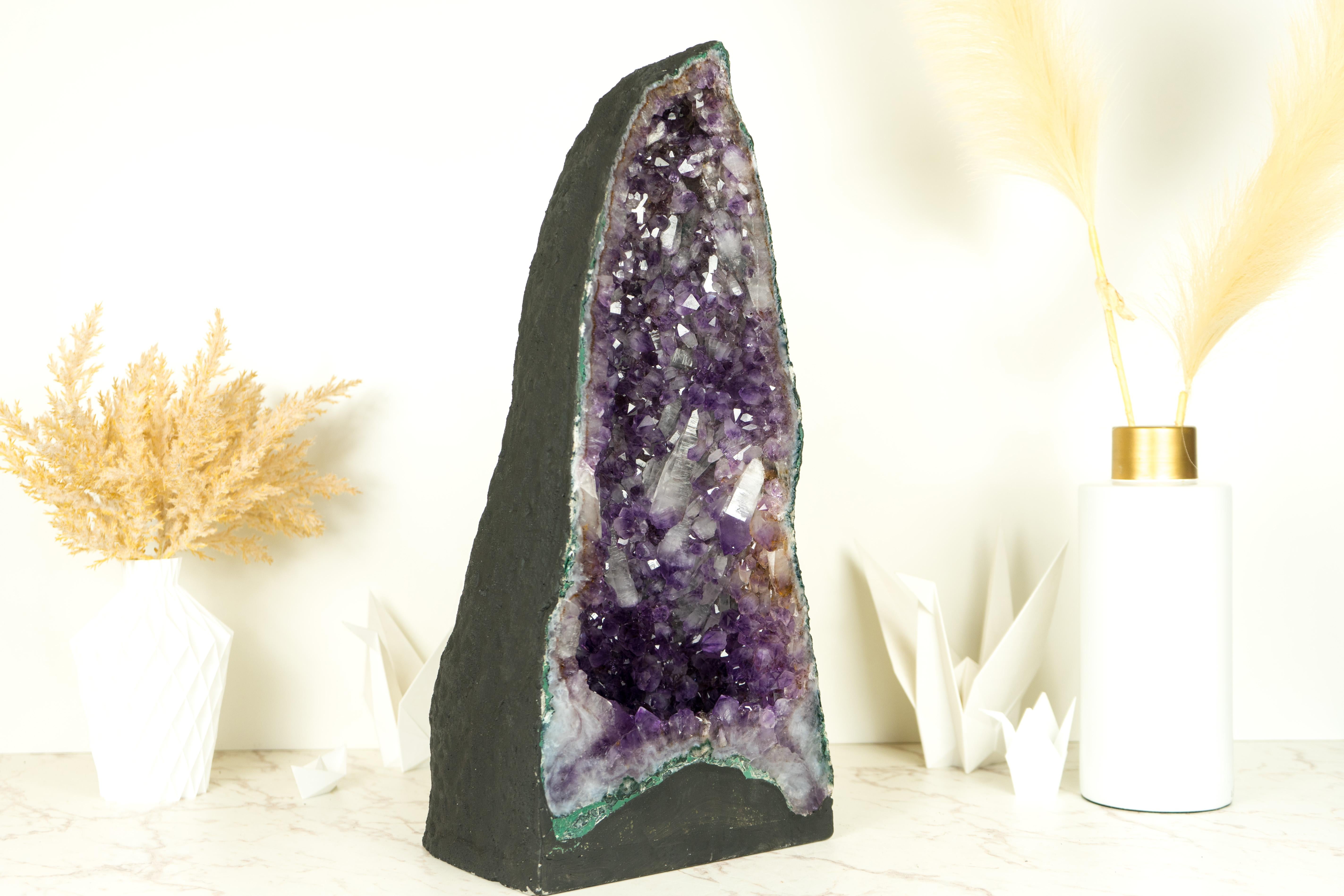 Tall Deep Purple Amethyst Crystal Geode Cathedral, with Rare Druzy Formation In Excellent Condition For Sale In Ametista Do Sul, BR