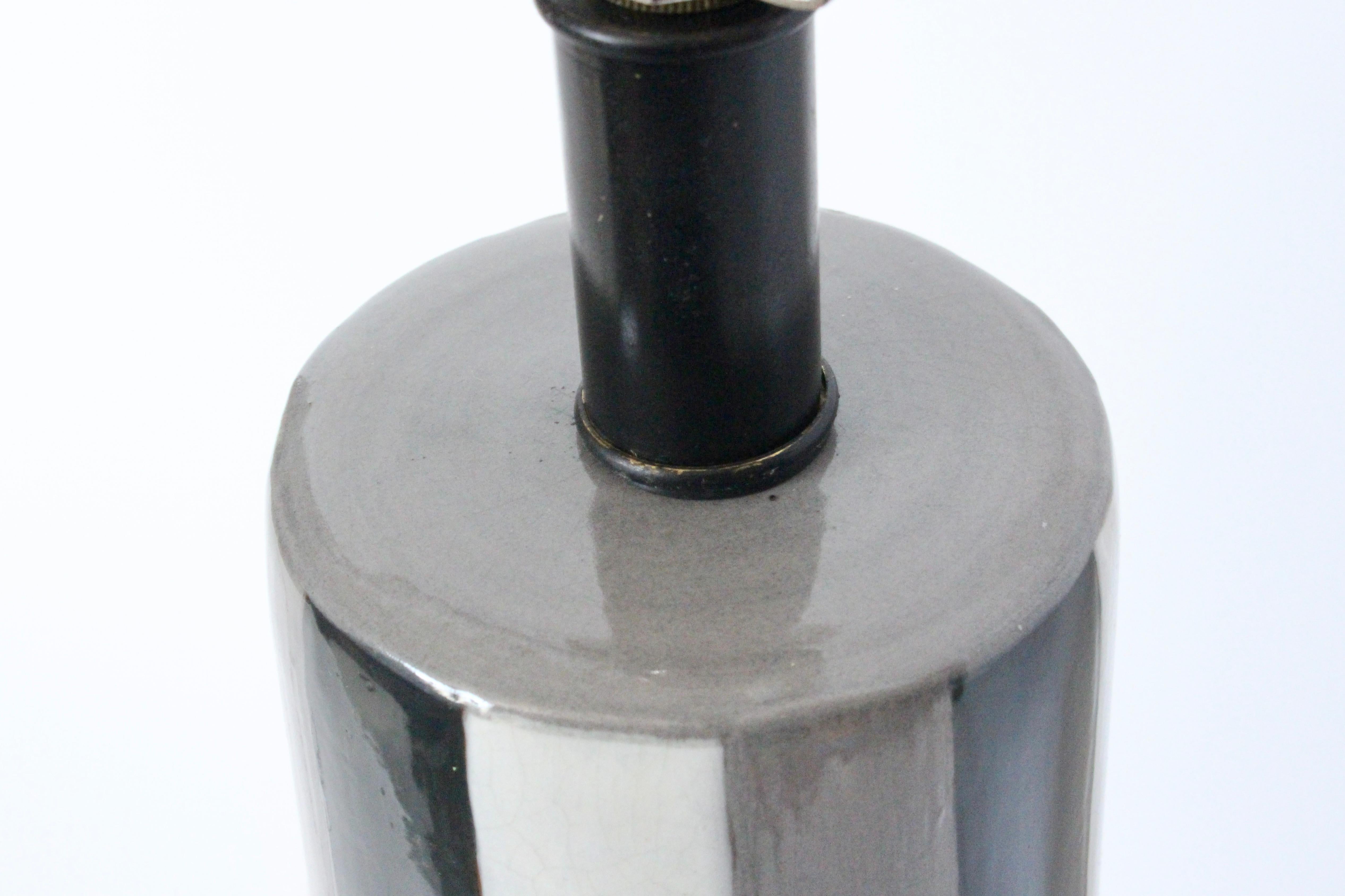 Grande lampe de bureau Design-Technics à rayures verticales noires, blanches et grises  en vente 3