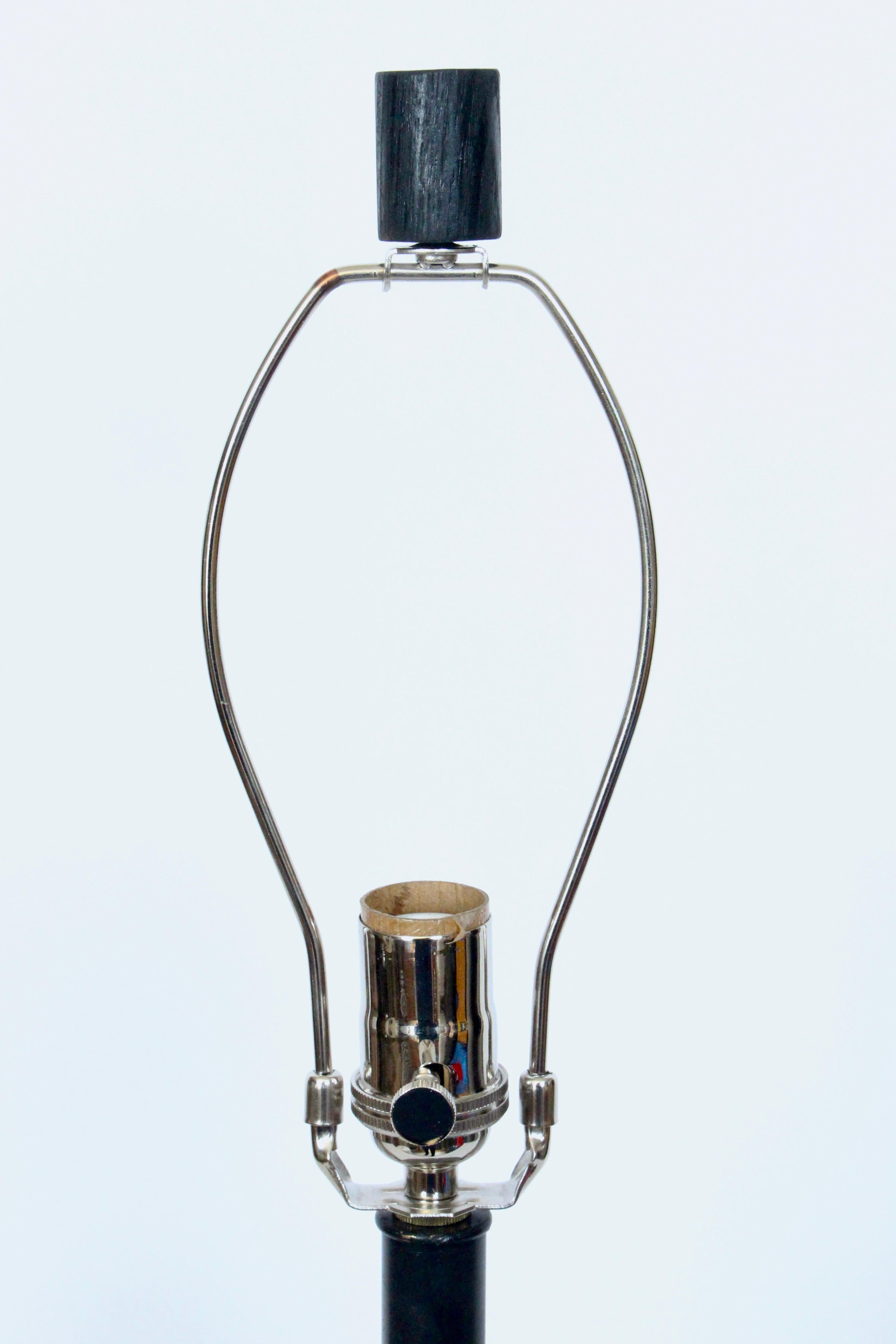 Grande lampe de bureau Design-Technics à rayures verticales noires, blanches et grises  en vente 4