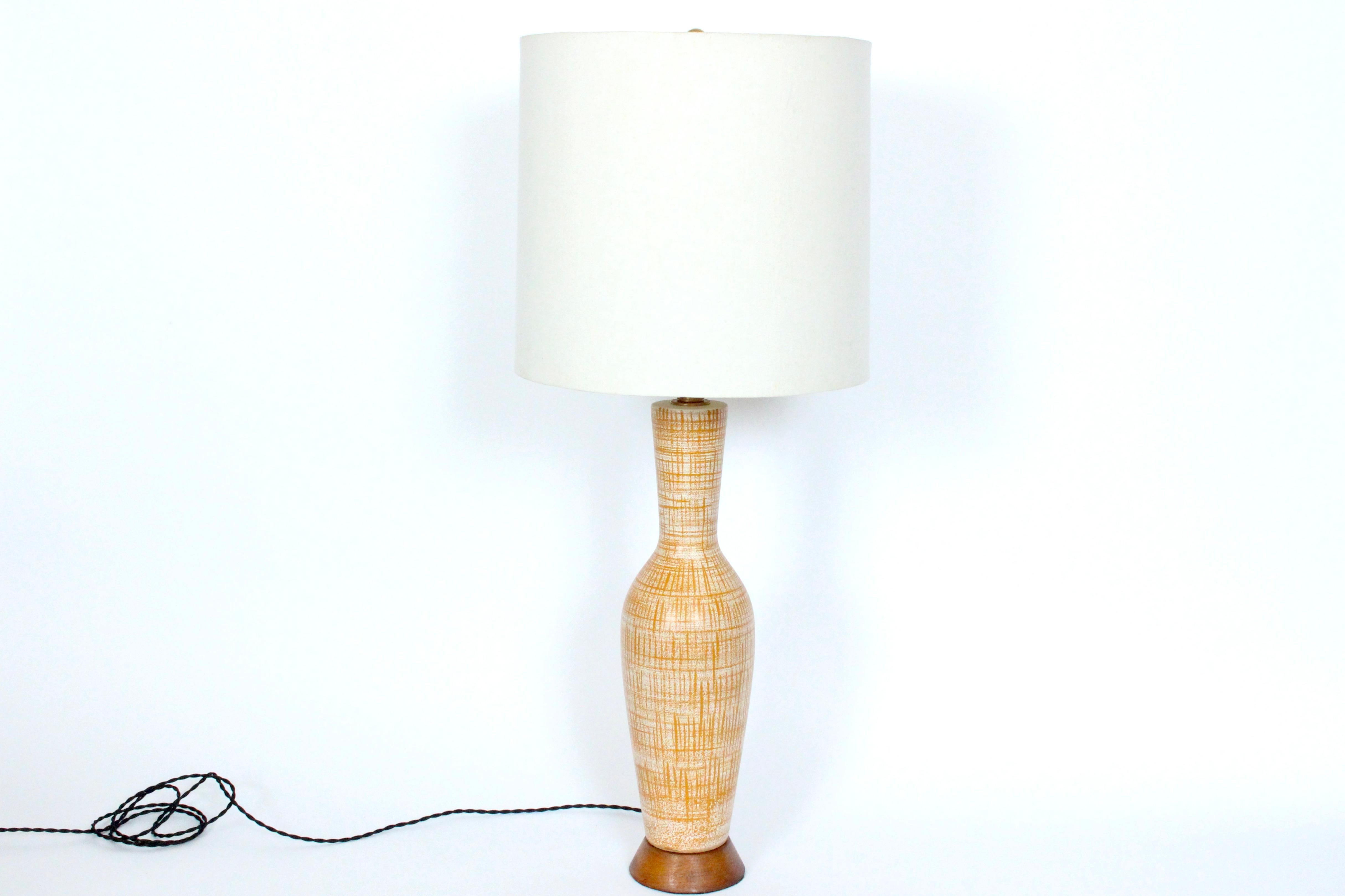 Mid-Century Modern Tall Design Technics Pottery White Table Lamp with Woven Rust Pattern, 1950's For Sale