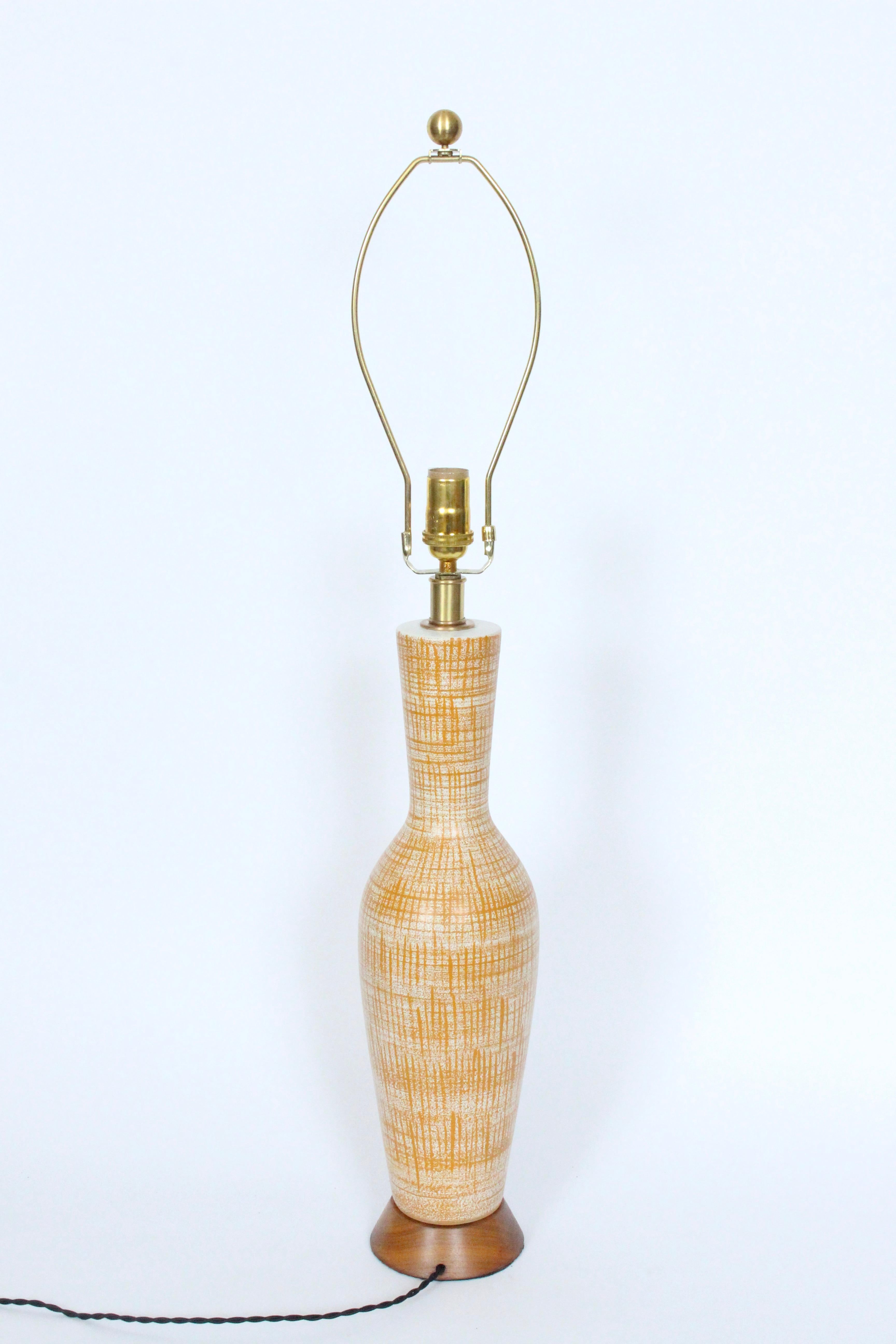 Mid-20th Century Tall Design Technics Pottery White Table Lamp with Woven Rust Pattern, 1950's For Sale