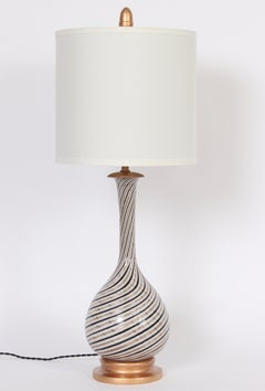Lampada da tavolo alta di Dino Martens Aureliano Toso in vetro nero, bianco e rame "Swirl"