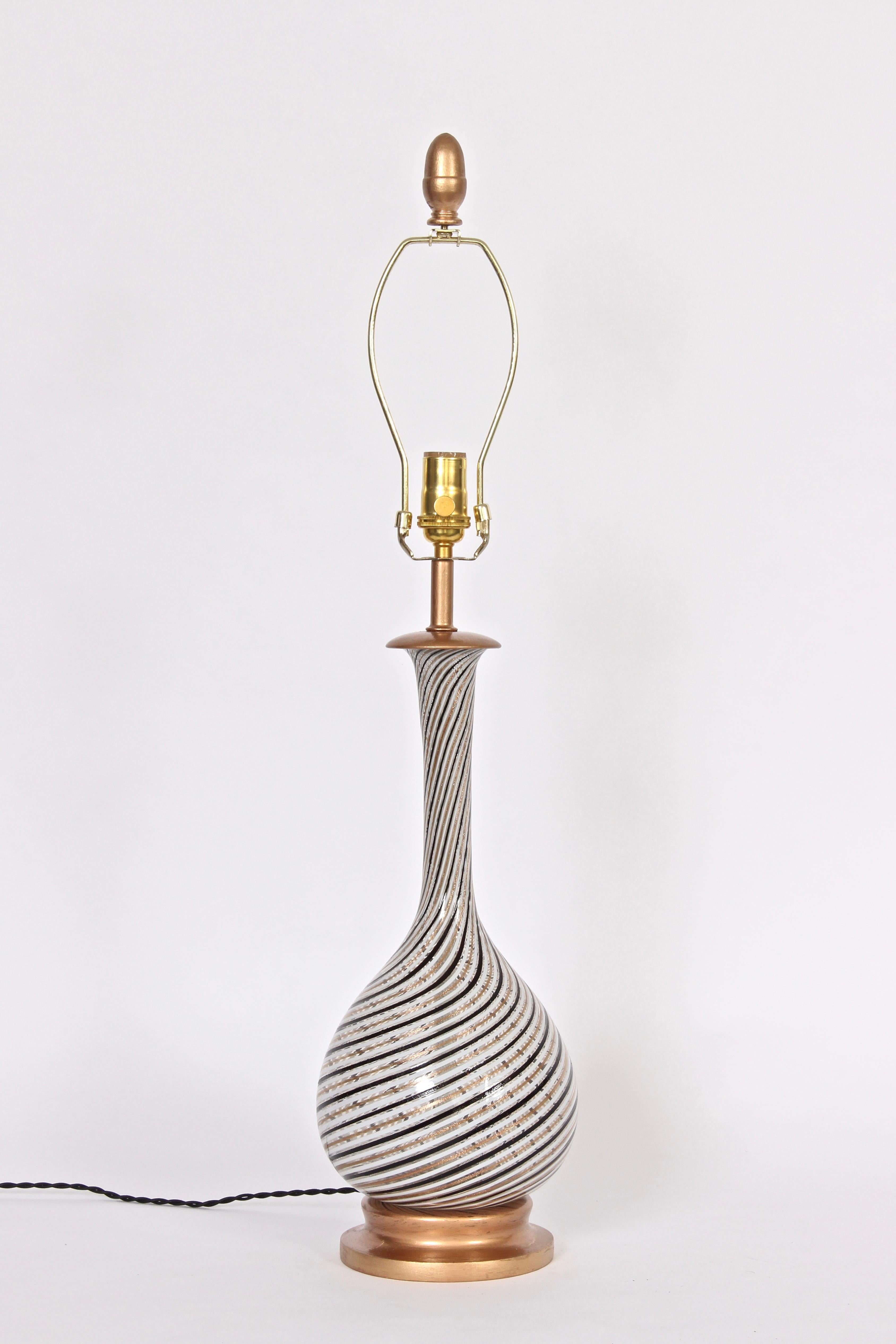 italien Grande lampe de bureau en verre « Swirl » de Dino Martens Aureliano Toso noir, blanc et cuivre en vente
