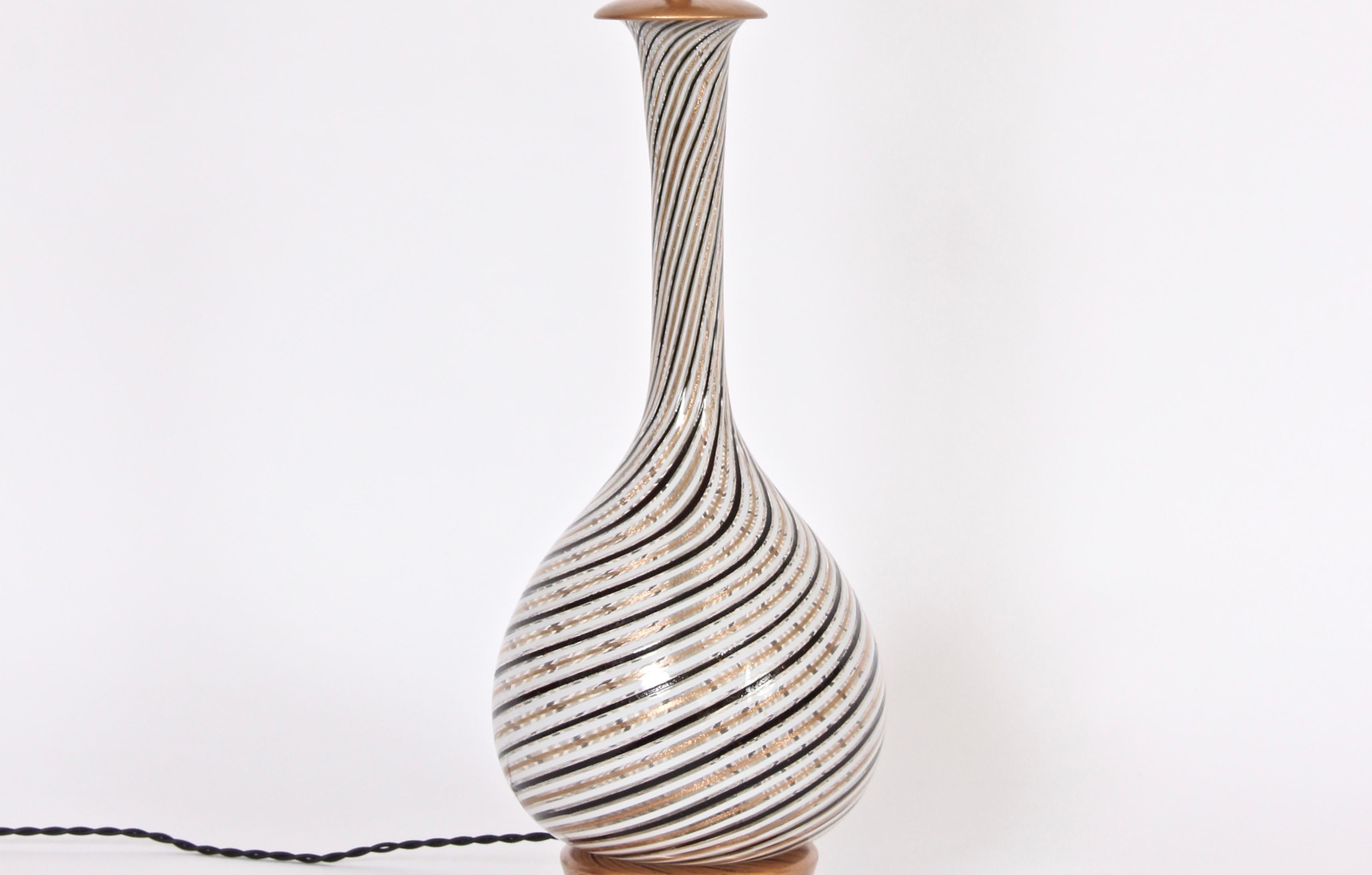 Smaltato Lampada da tavolo alta di Dino Martens Aureliano Toso in vetro nero, bianco e rame 