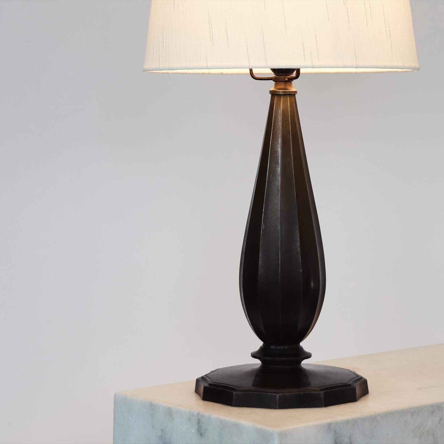 Art déco Grande lampe de table Diskometal par Just Andersen, années 1940, Danemark en vente