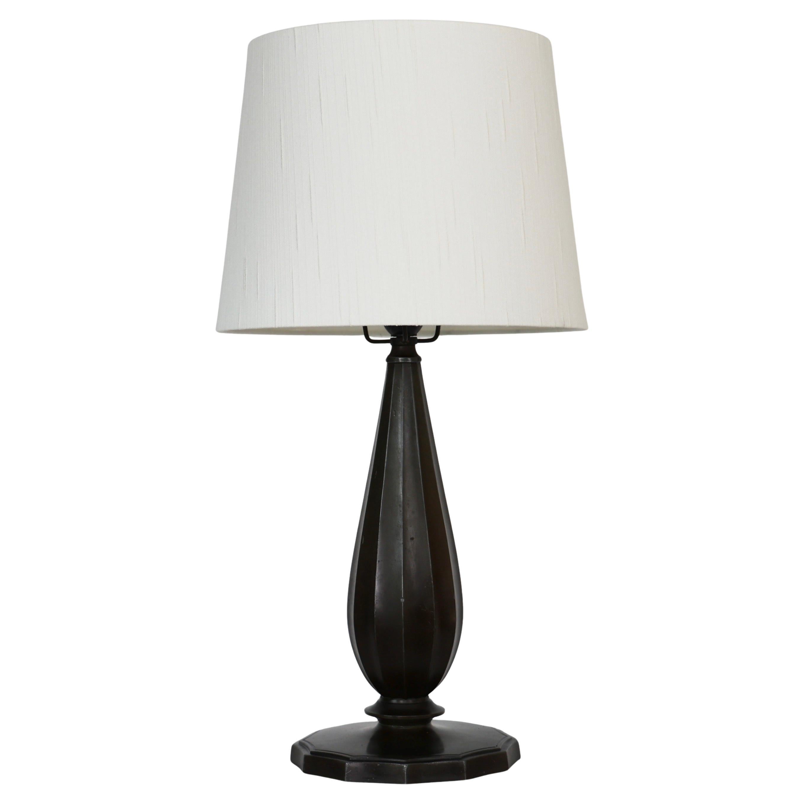Grande lampe de table Diskometal par Just Andersen, années 1940, Danemark en vente