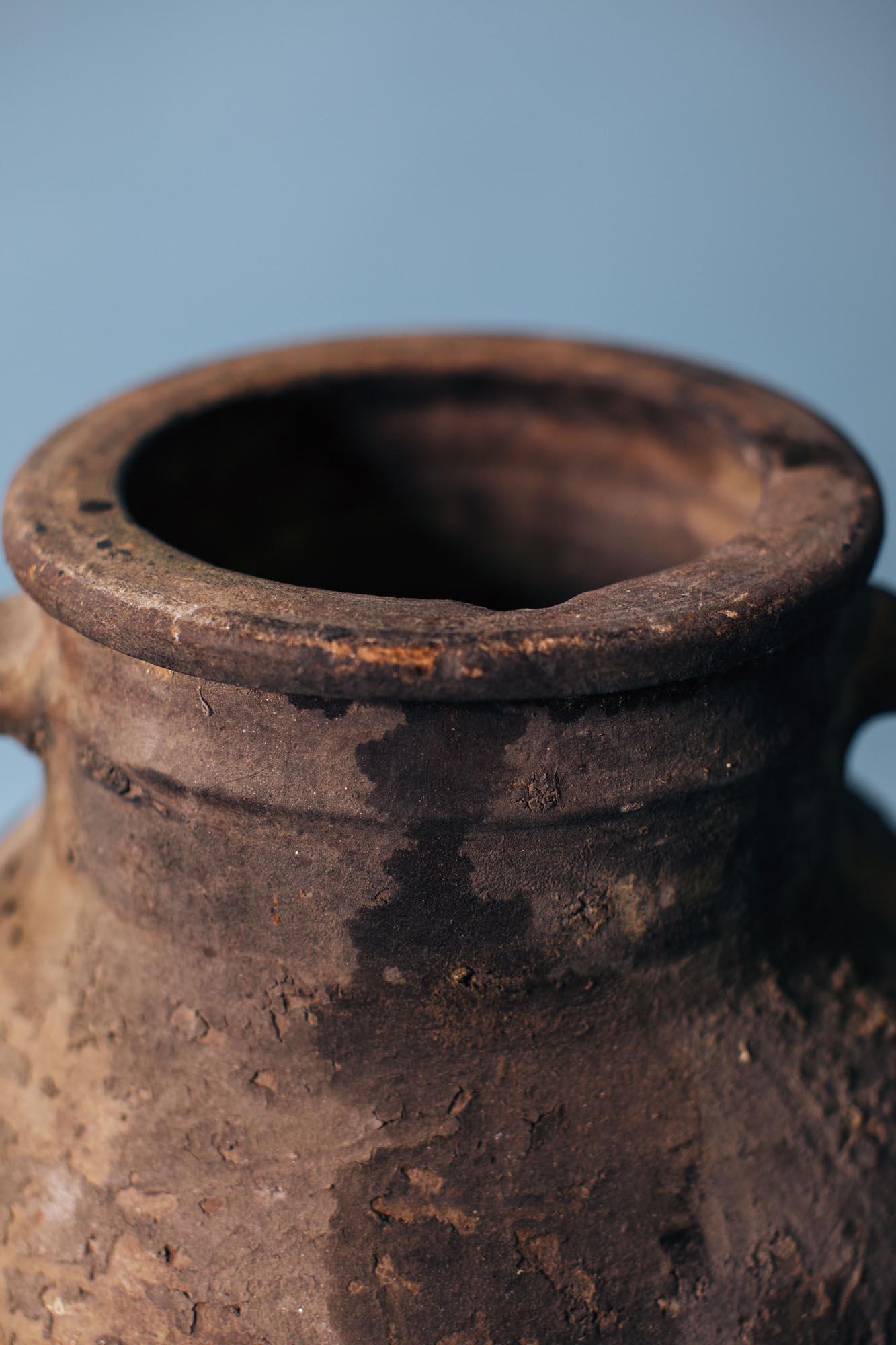 Argilla Vaso alto a doppio manico in terracotta, inizio XX secolo, Ves mediterraneo in vendita