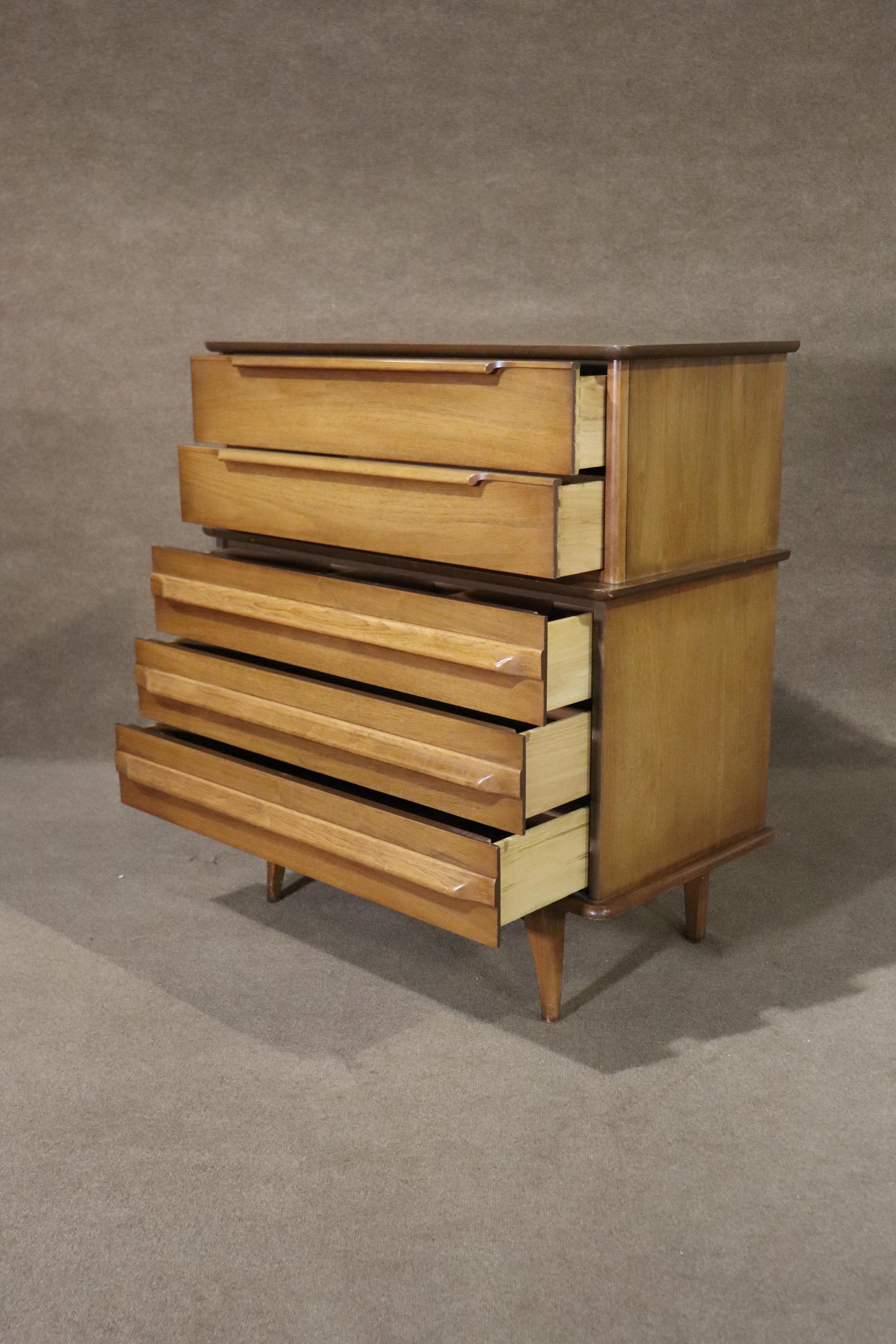 Mid-century modern hiboy dresser in walnut grain. Five wide drawers with sculpted handles.
Please confirm location NY or NJ