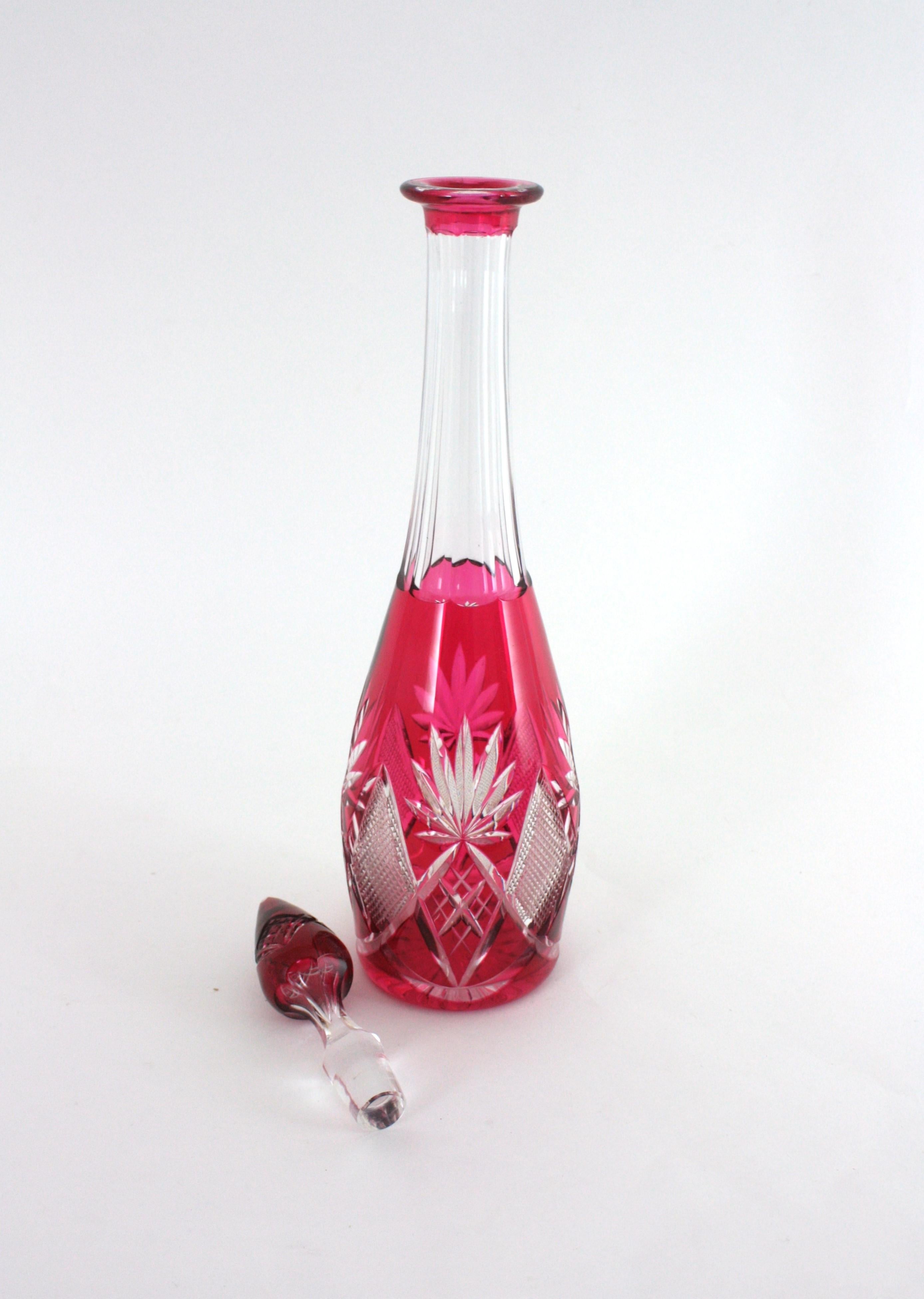 Spagnolo Decanter alto per liquori in cristallo rosa e trasparente in vendita