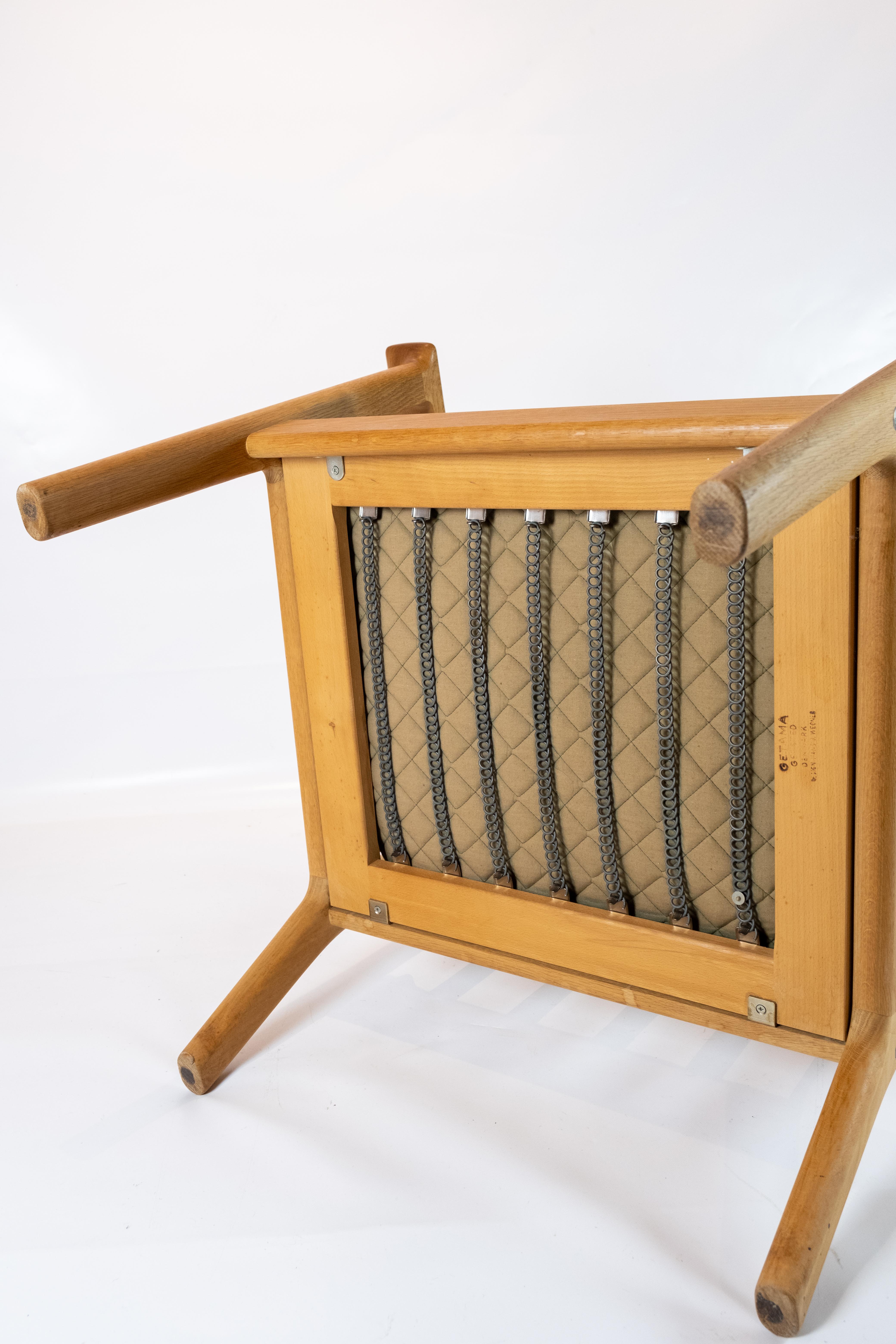 Chaise longue en chêne et tissu de laine rouge de Hans J. Wegner et GETAMA Bon état - En vente à Lejre, DK