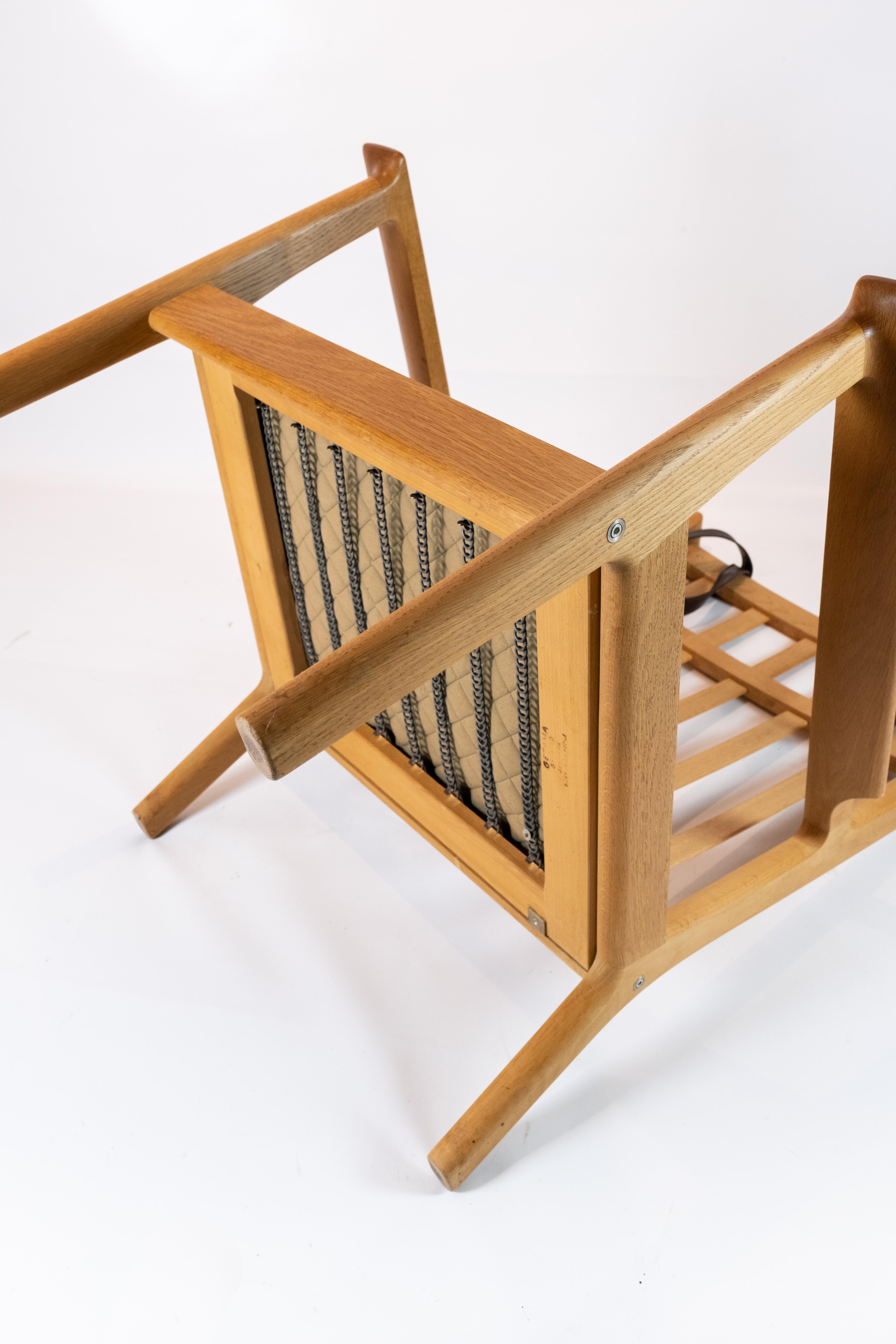 Mid-20th Century High Armchair Made In Oak & Red Wool By Hans J. Wegner For Getama From 1960s For Sale