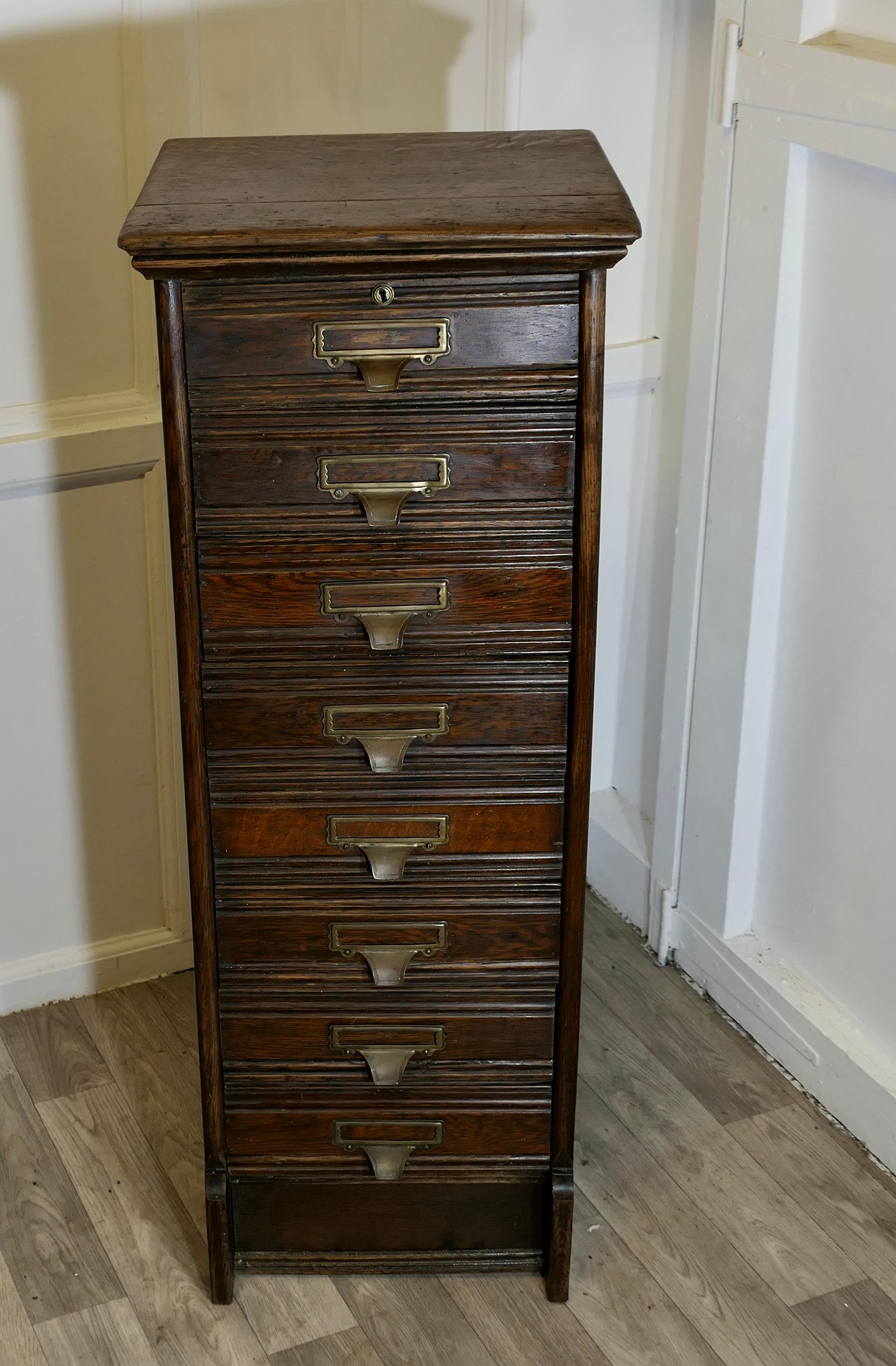 Tall Edwardian 8 Drop Drawer A4 Oak Filing Cabinet In Good Condition For Sale In Godshill, Isle of Wight