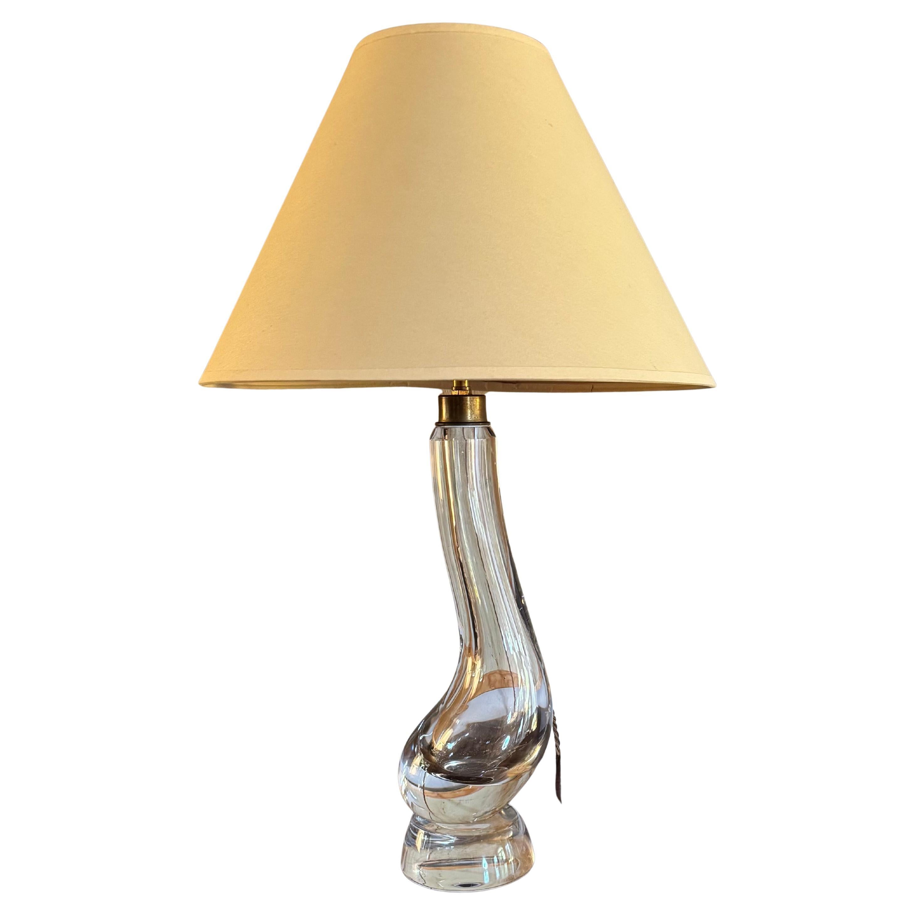 Lámpara alta y elegante de cristal francés c.1960
s