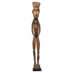 Tall Elegant Maprik Standing Wood Figure from Papua New Guinea, Mid-20th Century