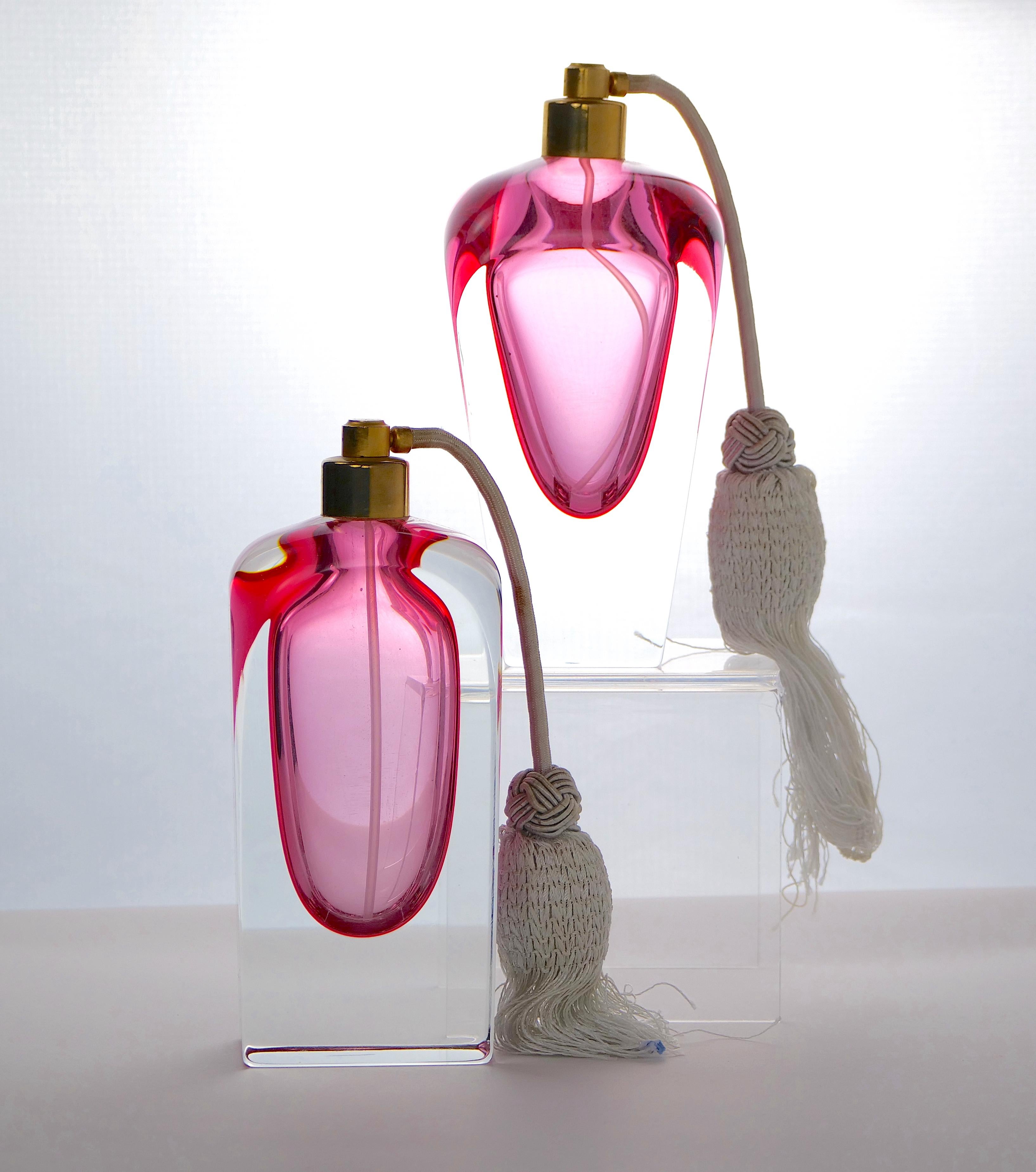 An elegant addition to any vanity table, these beautiful pink color venetian art glass perfume bottle can be filled with your favorite scent and features an atomizer applicator. These perfume bottles are in excellent condition without any chips ,