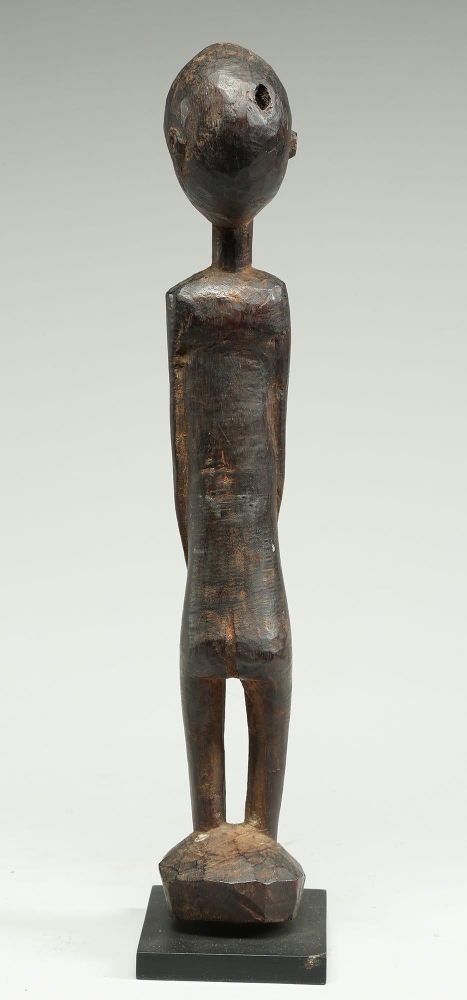 Tall Elegant Standing Lobi Figure with Expressive Face, Early 20th Century Ghana In Good Condition In Point Richmond, CA