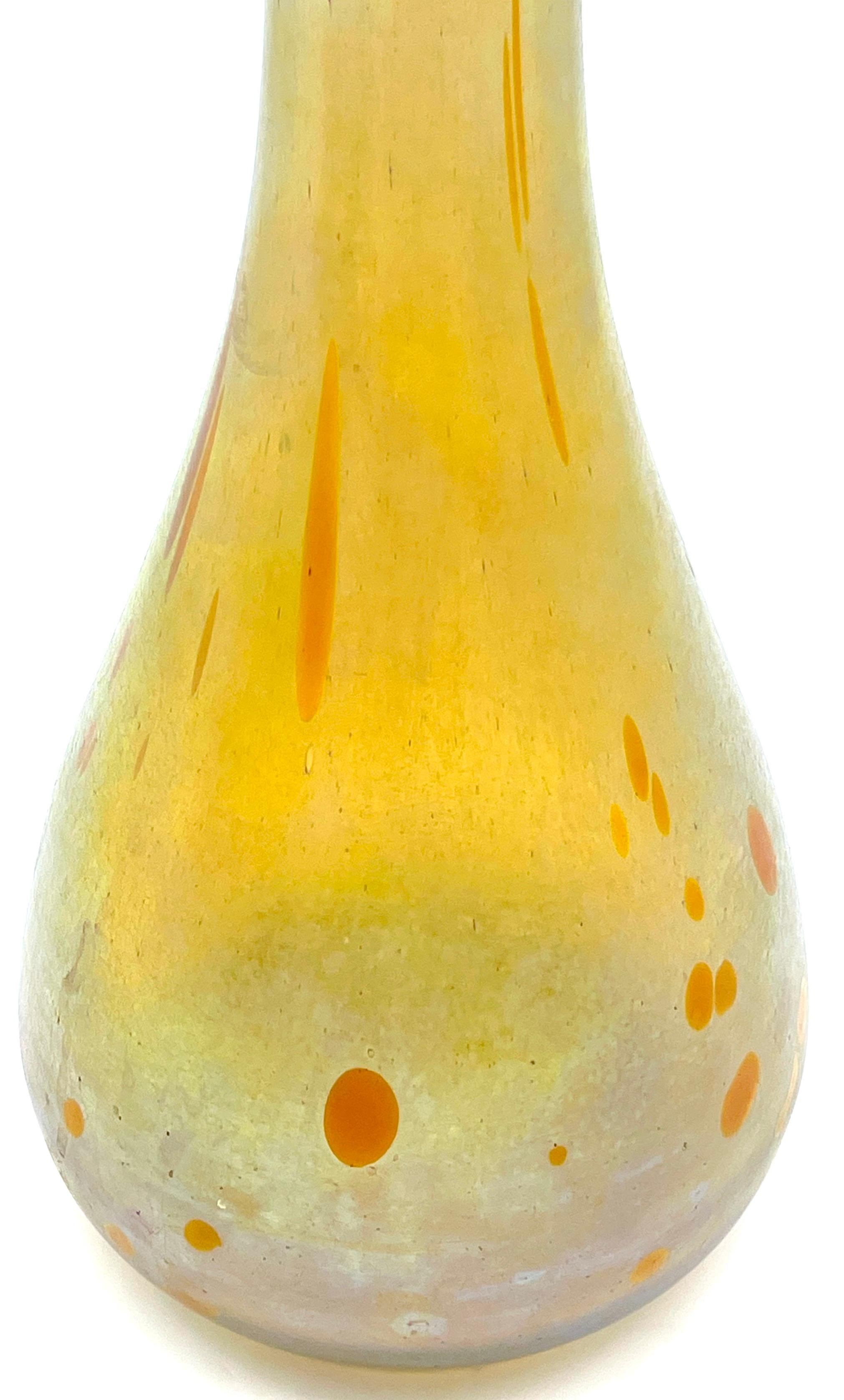 Vaso alto e allungato Loetz Austria decorato a macchie d'olio, circa 1900 in vendita 1