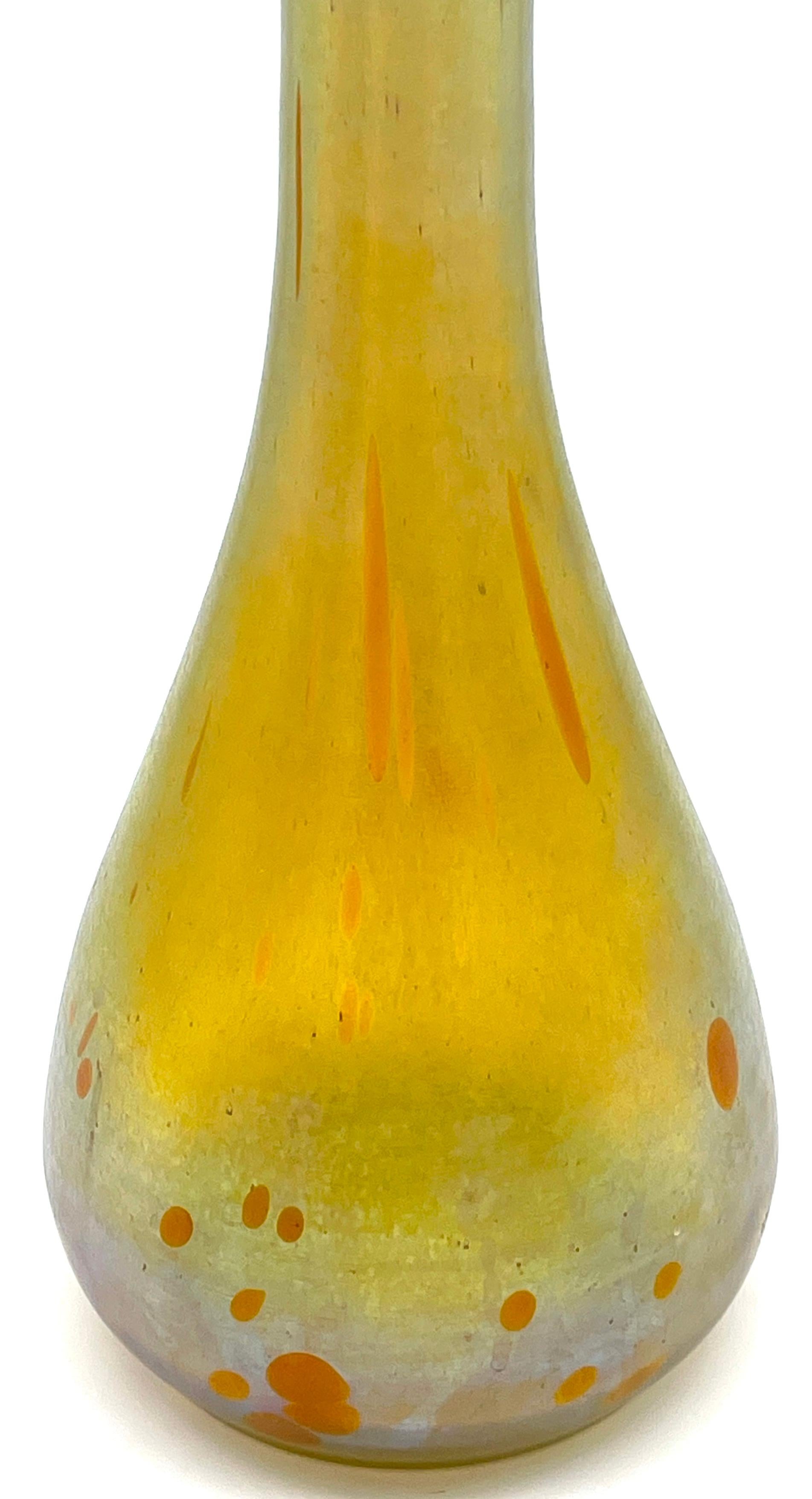 Vaso alto e allungato Loetz Austria decorato a macchie d'olio, circa 1900 in vendita 2
