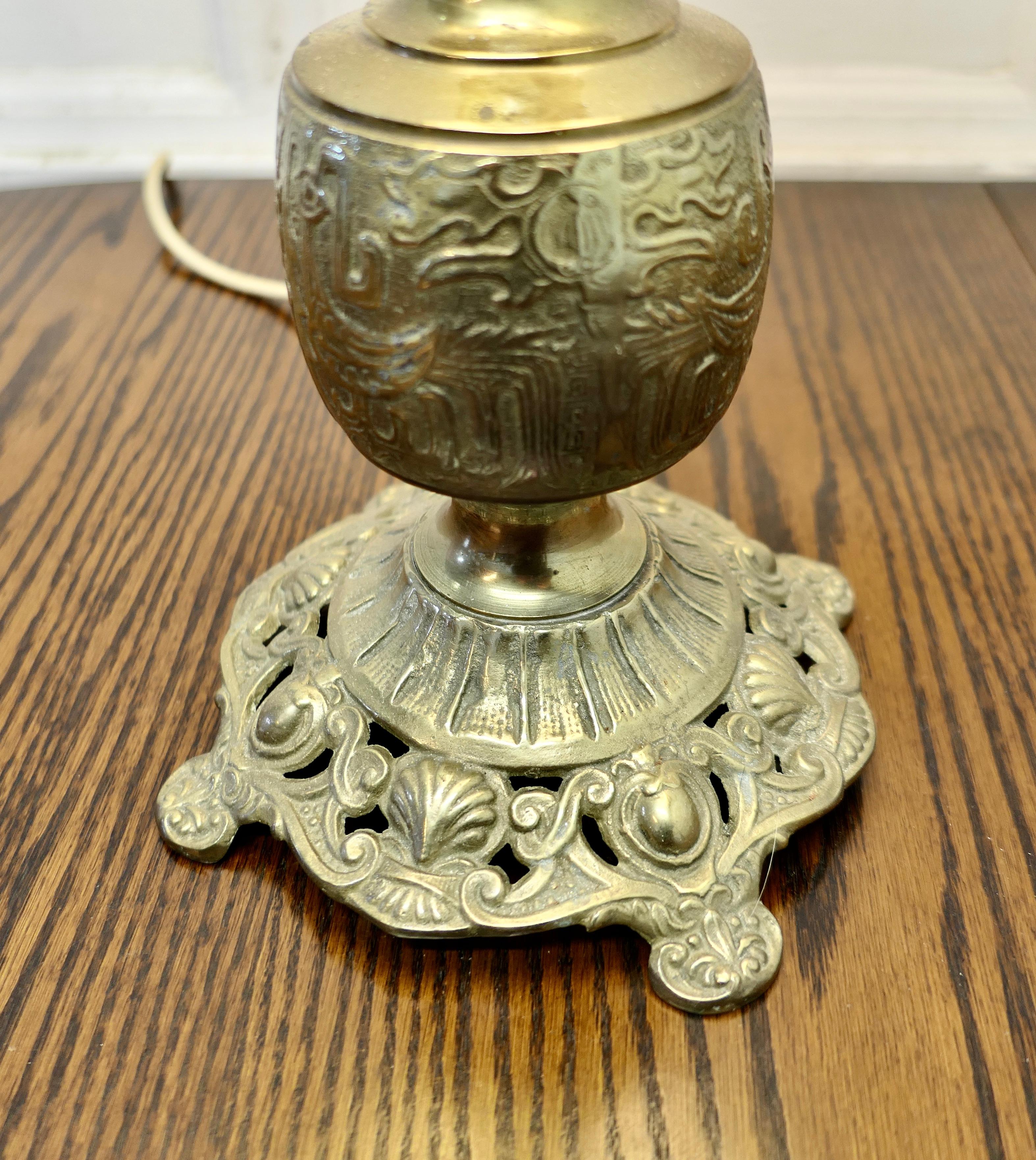 Tall Embossed Brass Table Lamp In Good Condition For Sale In Godshill, Isle of Wight