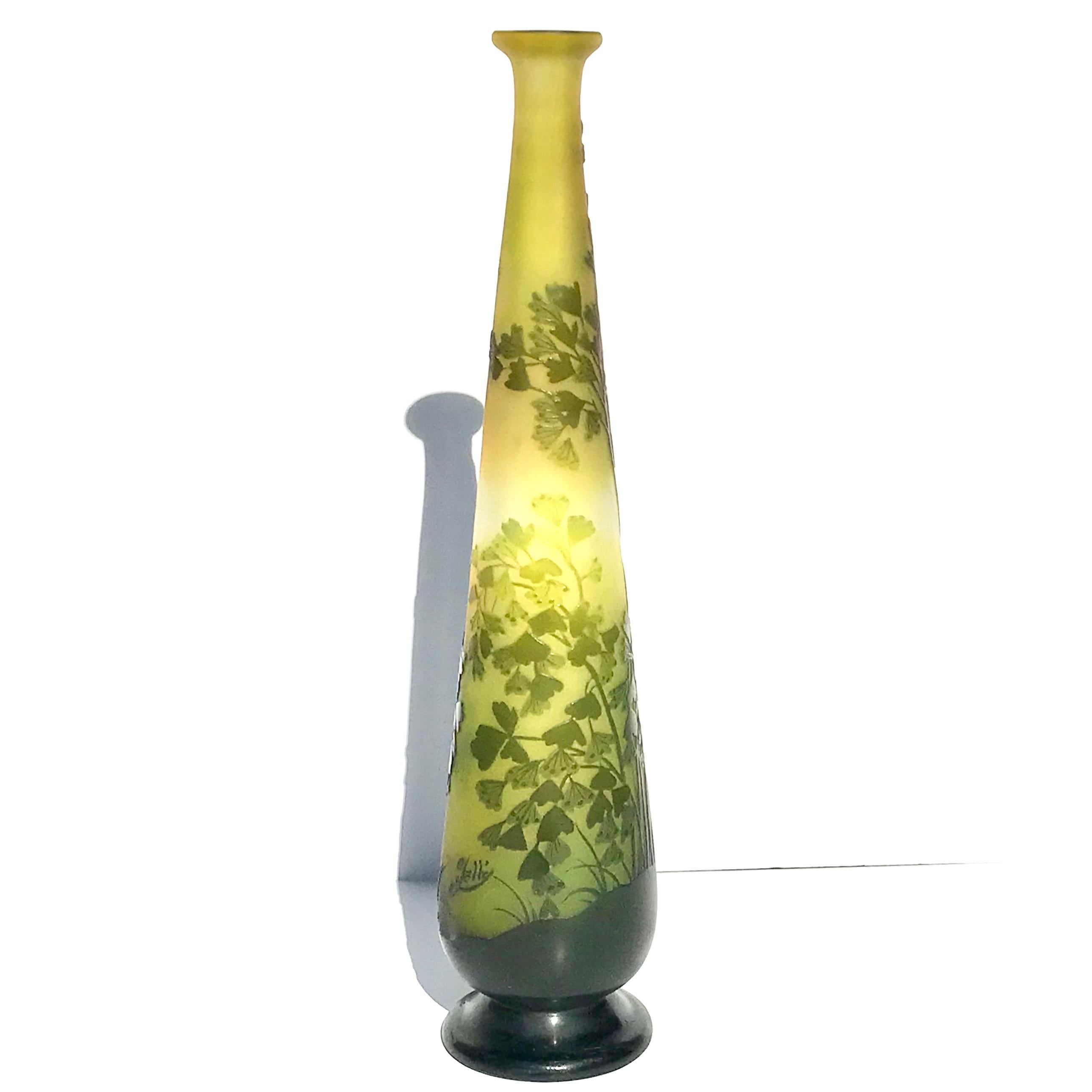 Jarrón alto Emile Galle Art Nouveau Botánico tallado con camafeo Francés en venta