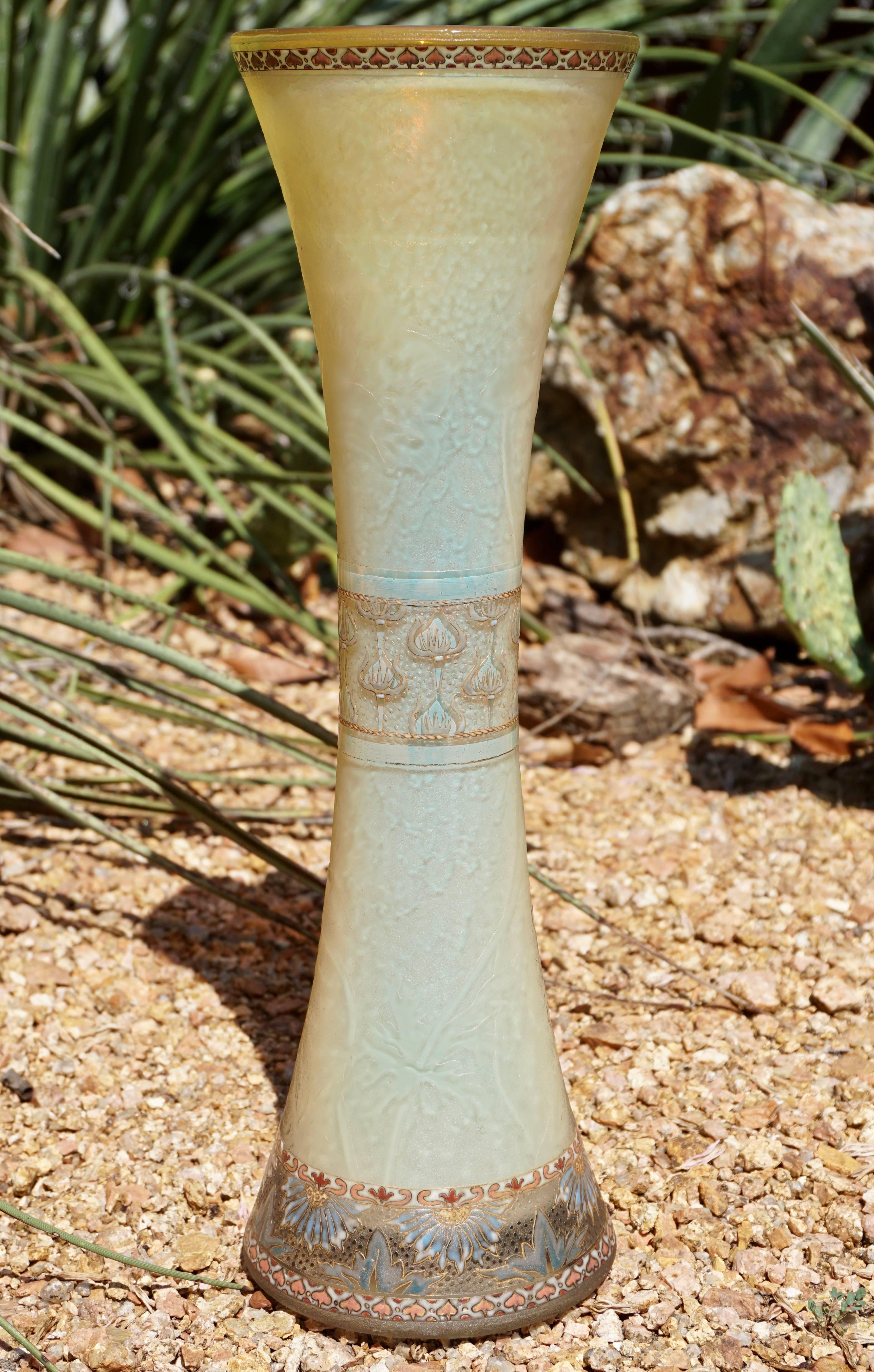 Grand vase Opalescent Daum Nancy sculpté, gravé et doré 2