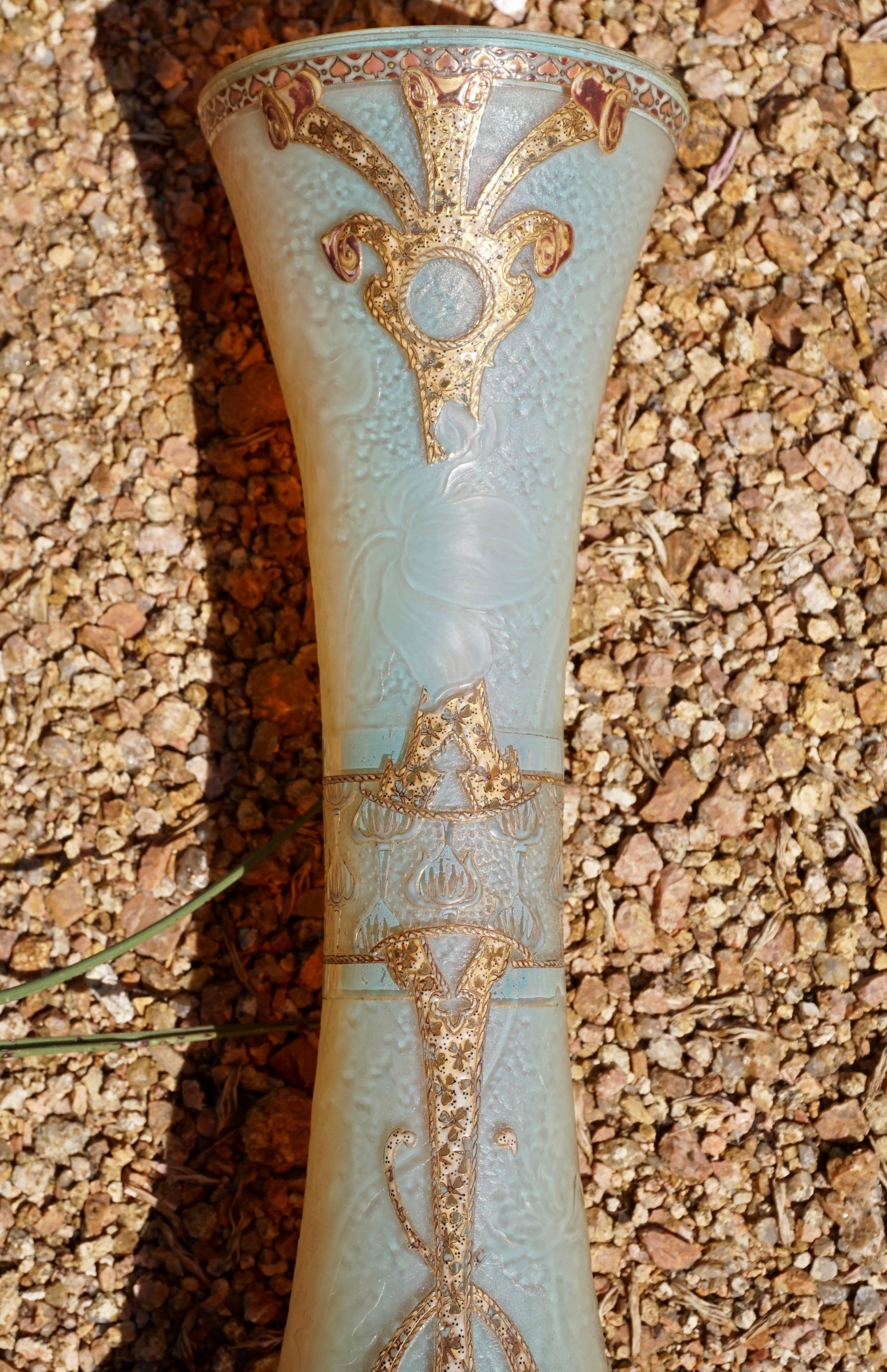 Art nouveau Grand vase Opalescent Daum Nancy sculpté, gravé et doré