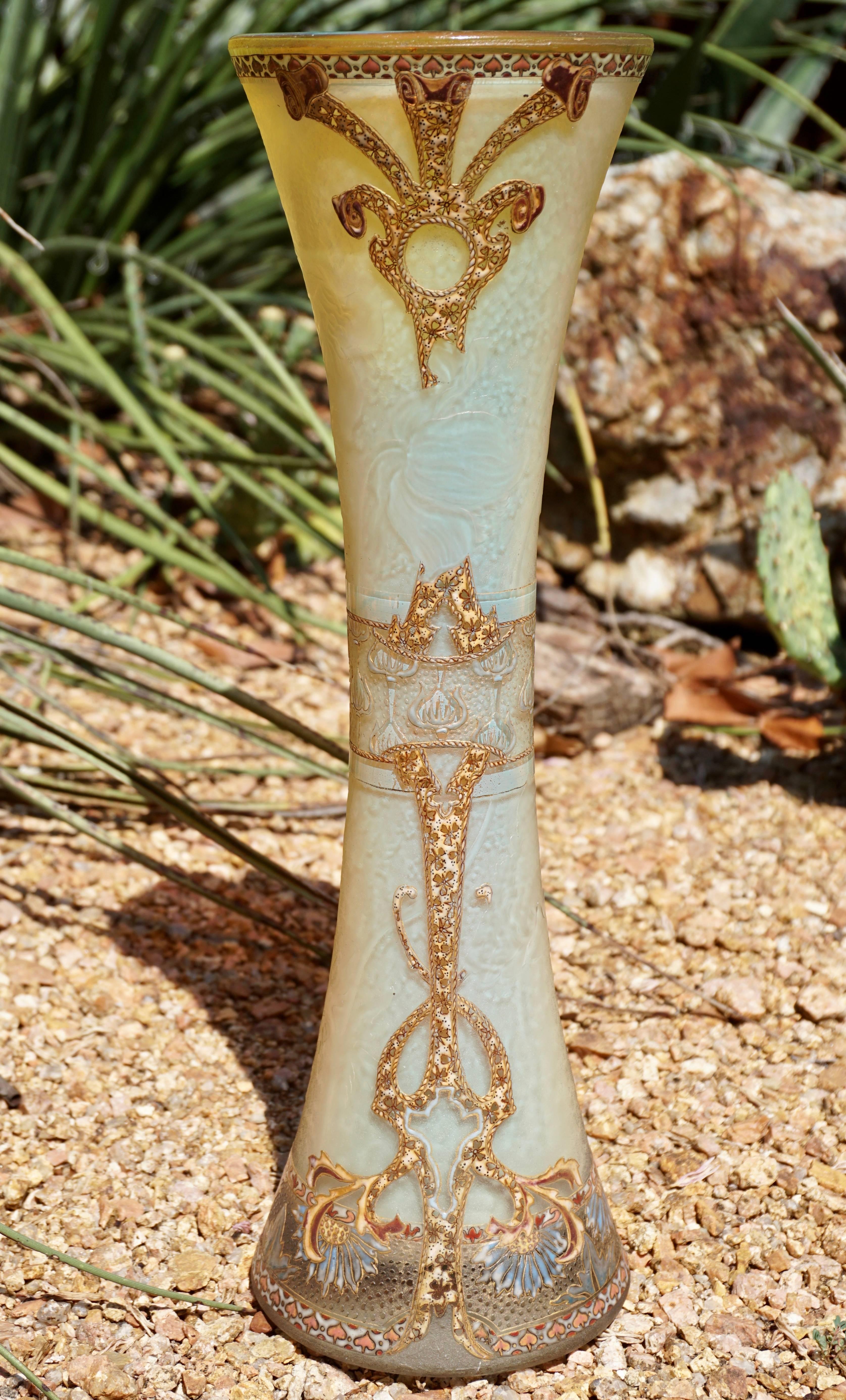 Verre d'art Grand vase Opalescent Daum Nancy sculpté, gravé et doré