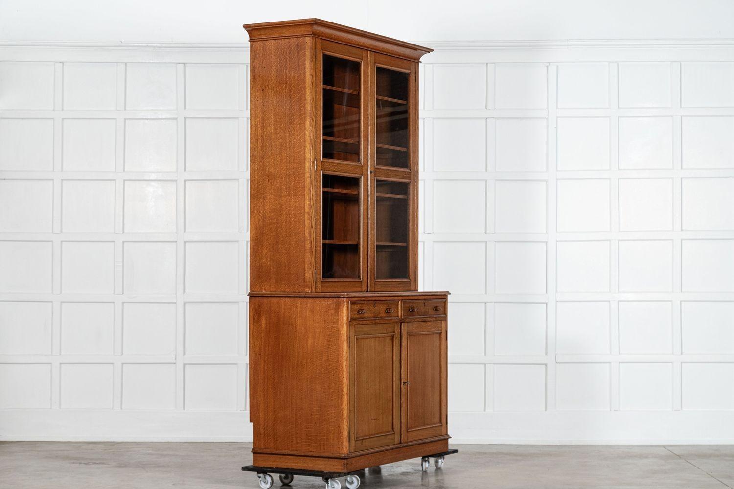 Mobile libreria inglese alto del XIX secolo in Oak smaltato In condizioni buone in vendita a Staffordshire, GB