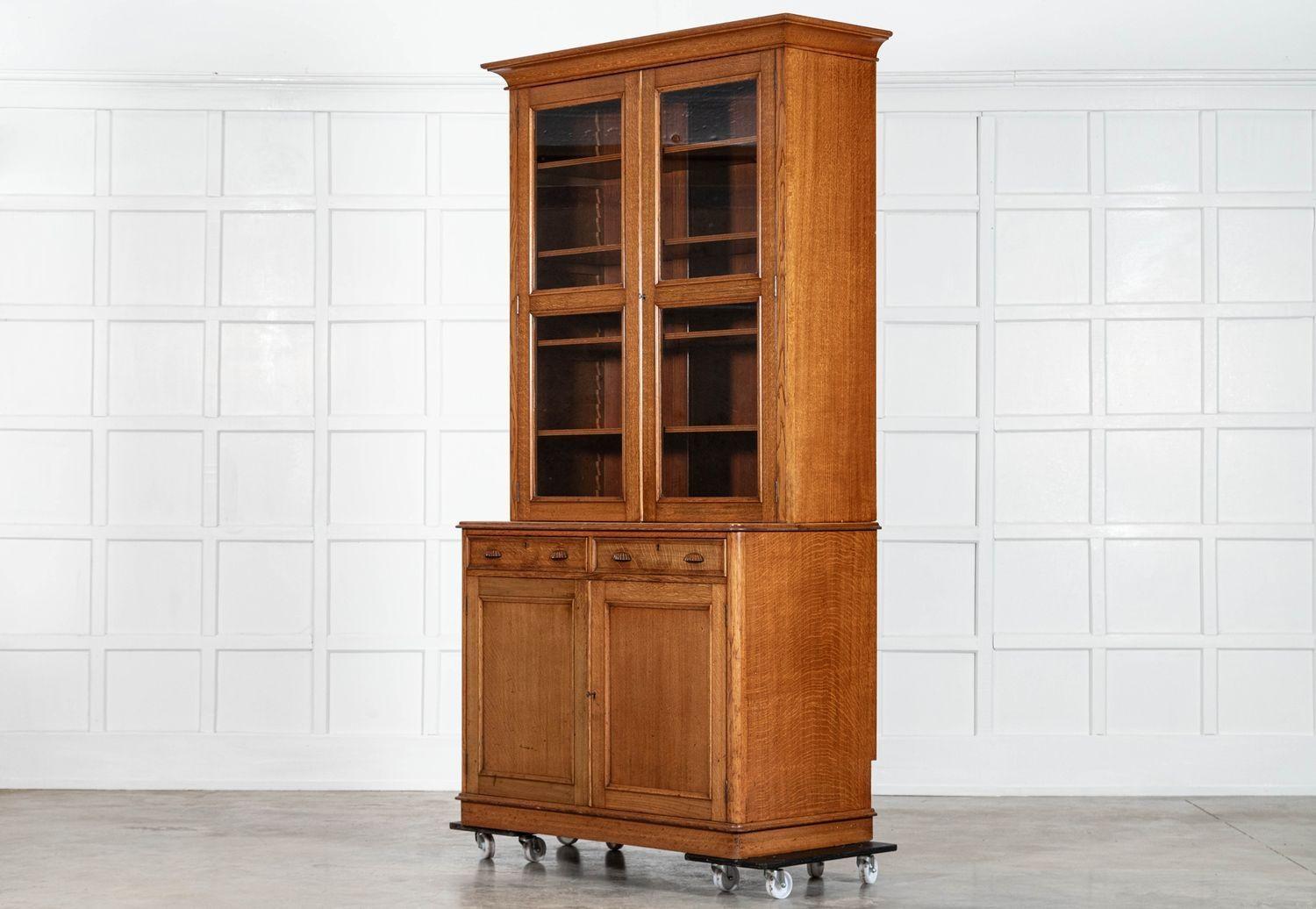 Mobile libreria inglese alto del XIX secolo in Oak smaltato in vendita 1