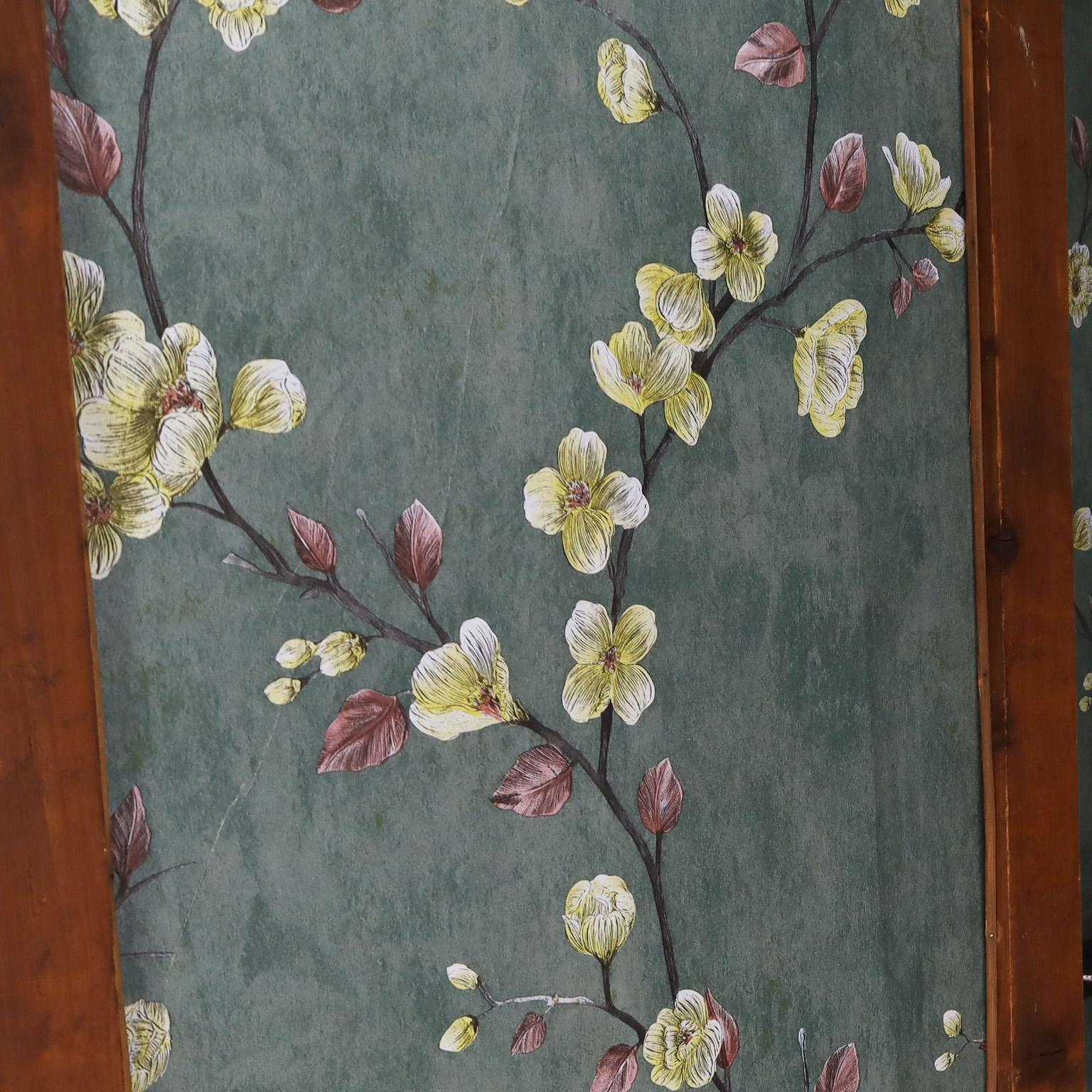 XIXe siècle Grande armoire ou meuble de rangement anglais en bambou et toile de gazon en vente
