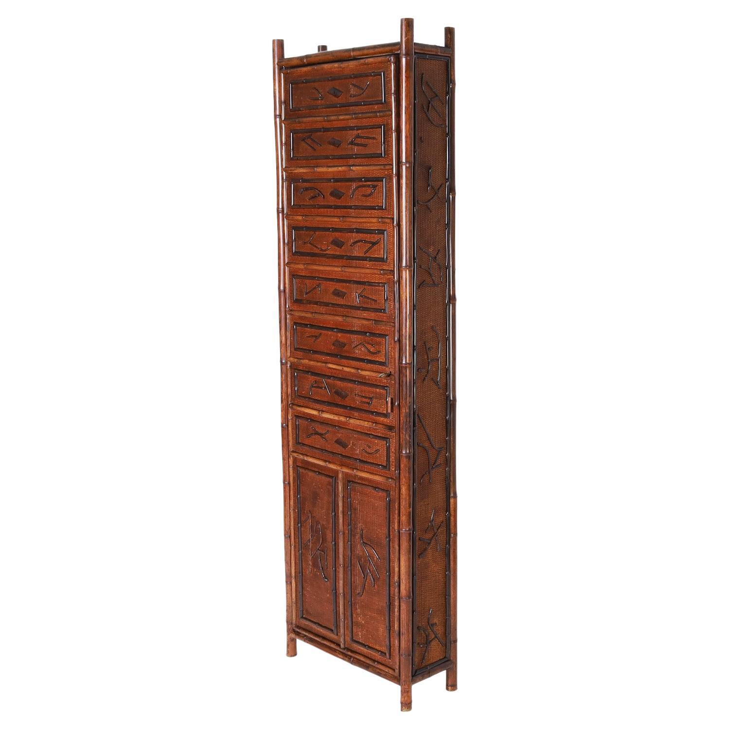 Grande armoire ou meuble de rangement anglais en bambou et toile de gazon en vente