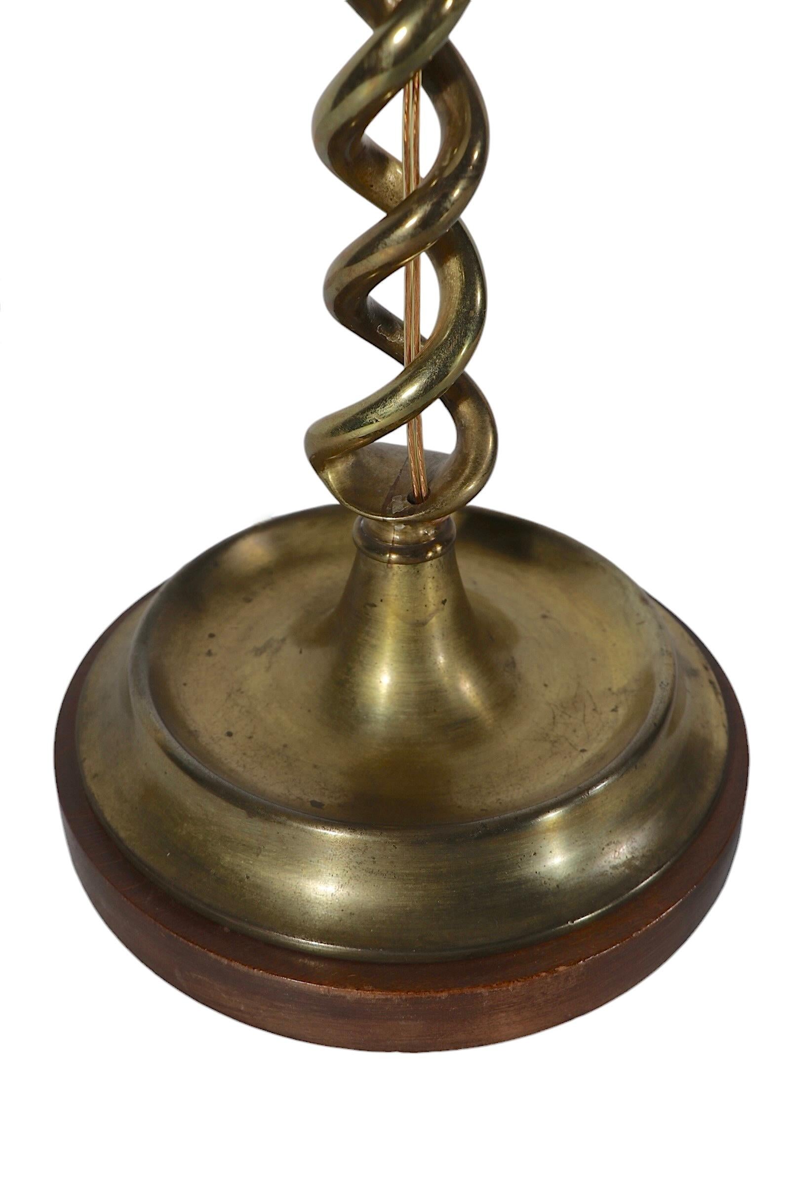 Tall English  Chandelier Barley Twist en laiton, utilisé comme lampe de table électrique en vente 5