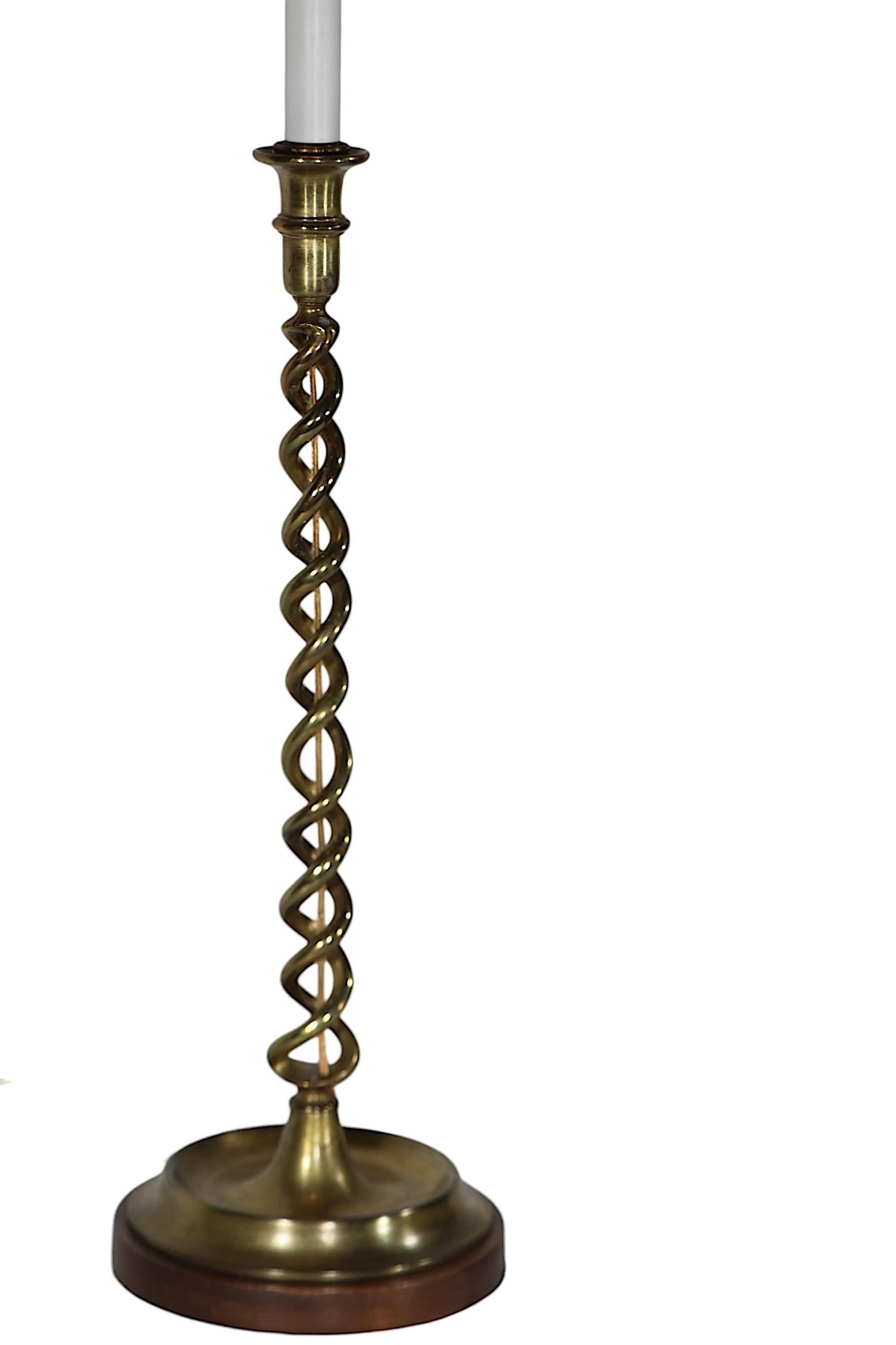 Tall English  Chandelier Barley Twist en laiton, utilisé comme lampe de table électrique en vente 6