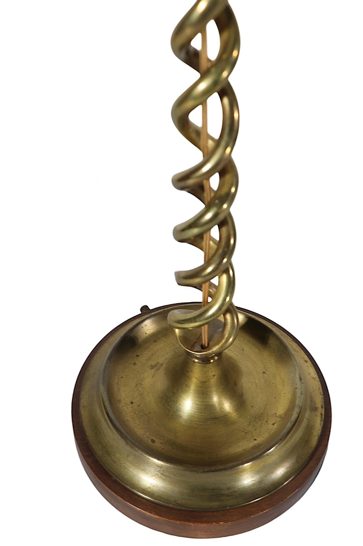 Tall English  Chandelier Barley Twist en laiton, utilisé comme lampe de table électrique en vente 1