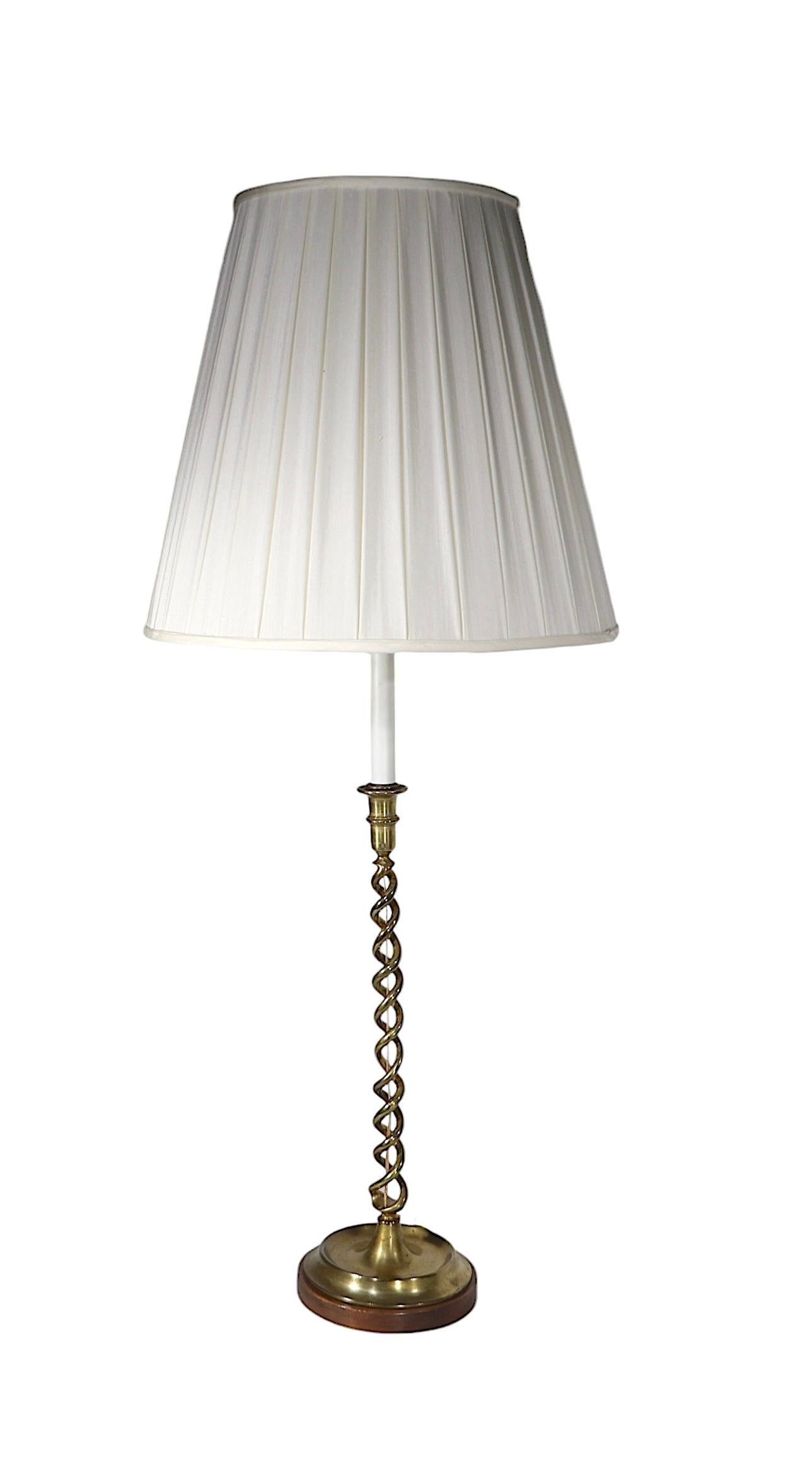 Tall English  Chandelier Barley Twist en laiton, utilisé comme lampe de table électrique en vente 2