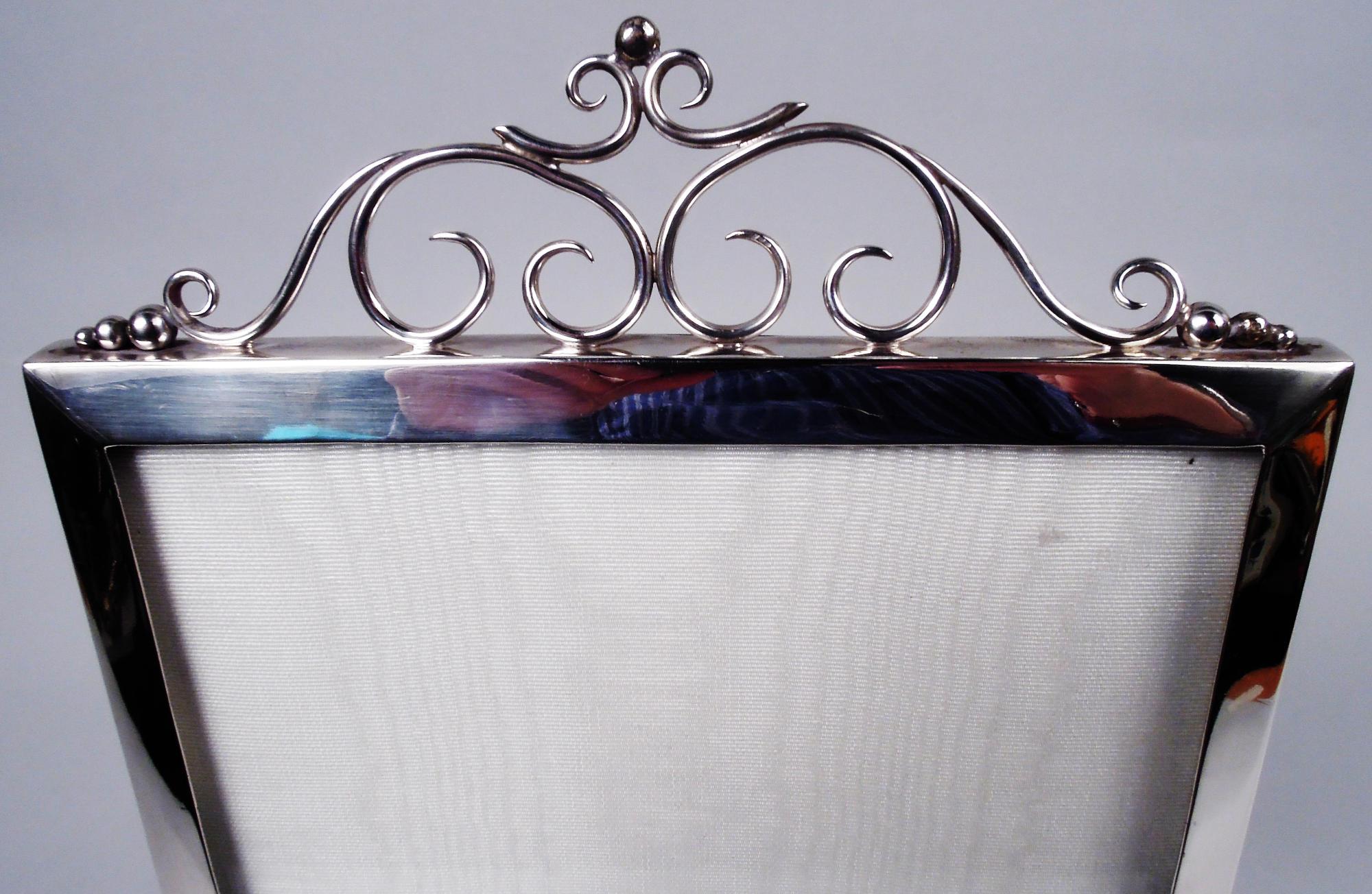 Cornice alta inglese vittoriana classica in argento sterling 1897 In condizioni buone in vendita a New York, NY