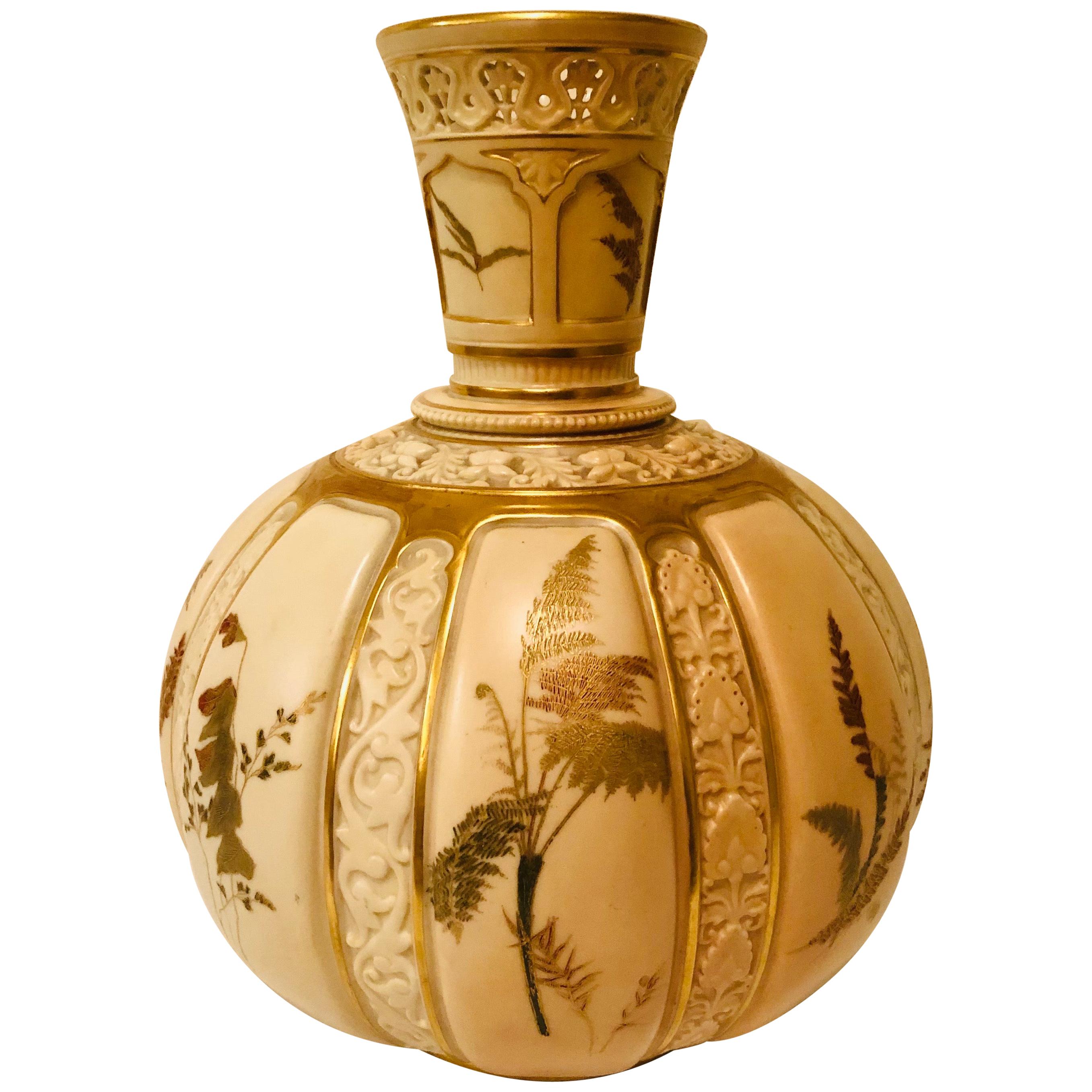 Grand vase Royal Worcester magnifique peint à la main avec des fougères et d'autres fleurs