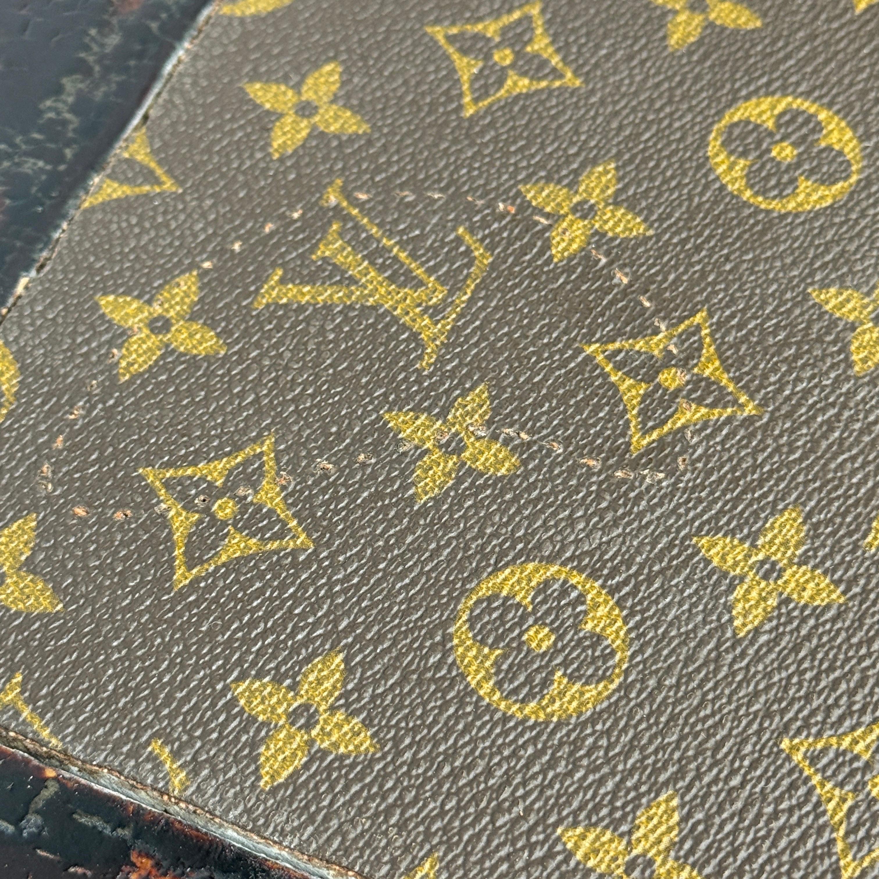 Grand piédestal en bois de fausse écaille de tortue avec tissu Louis Vuitton en vente 5